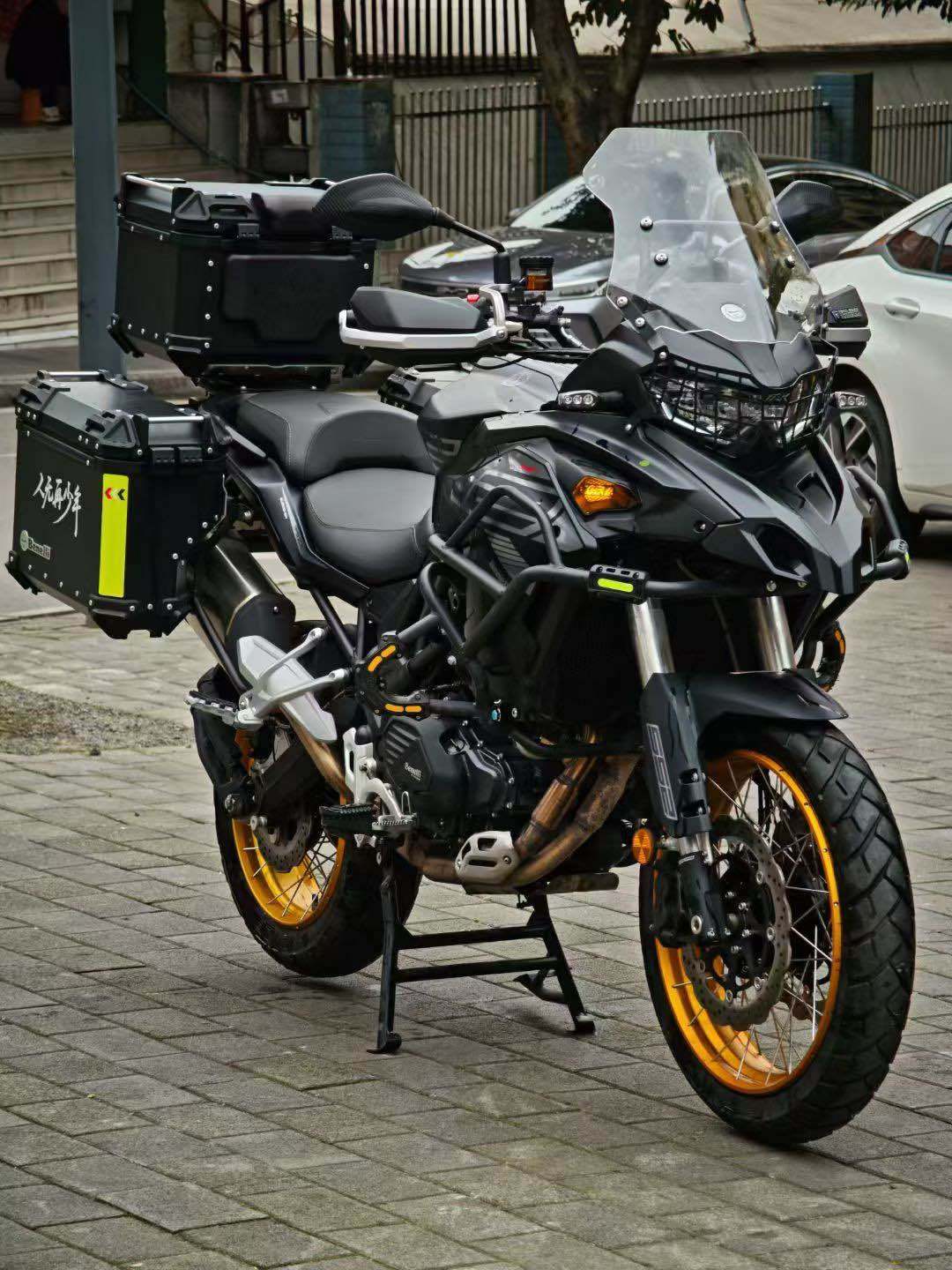 贝纳利 TRK552