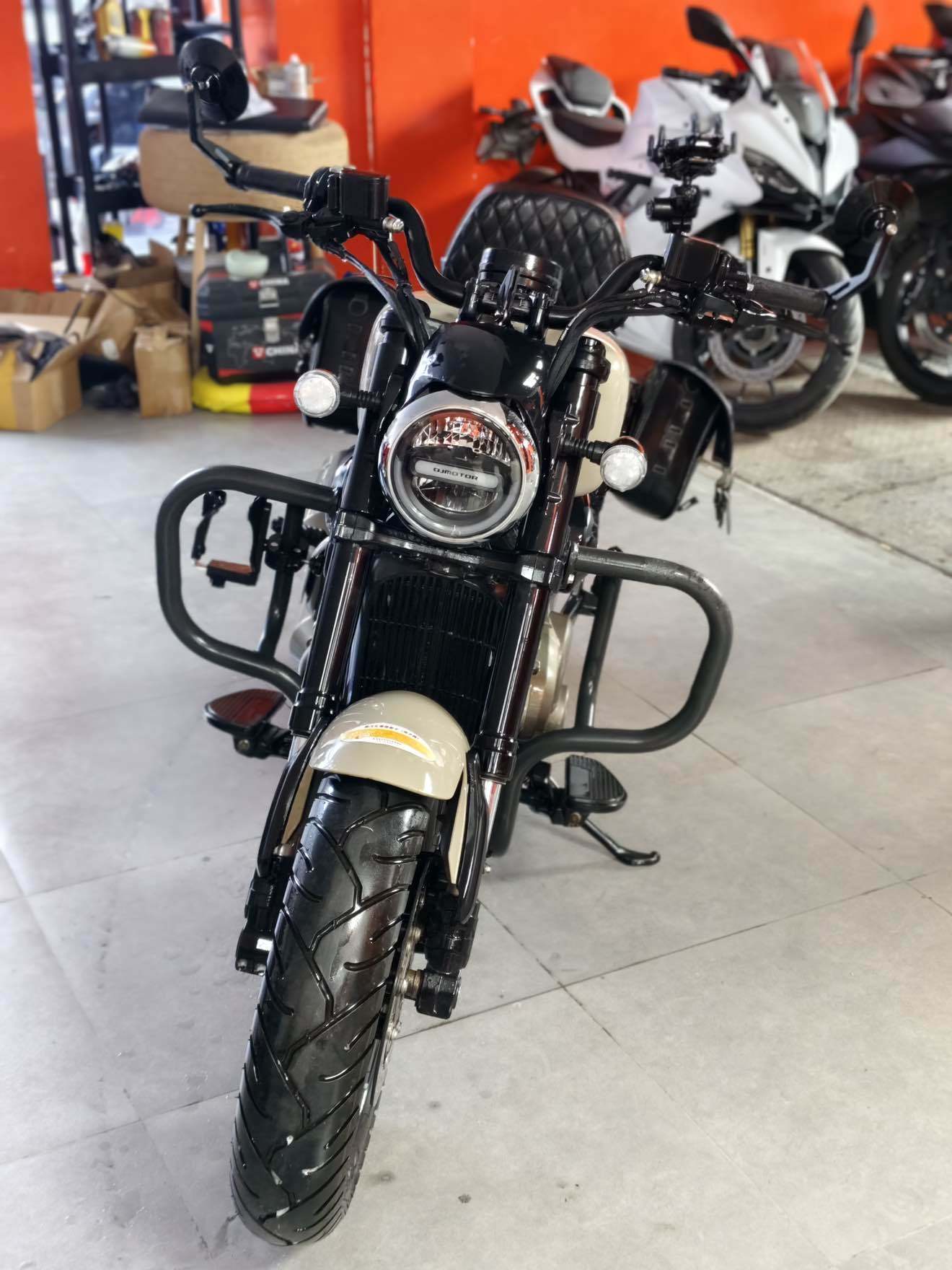 QJMOTOR 闪300S