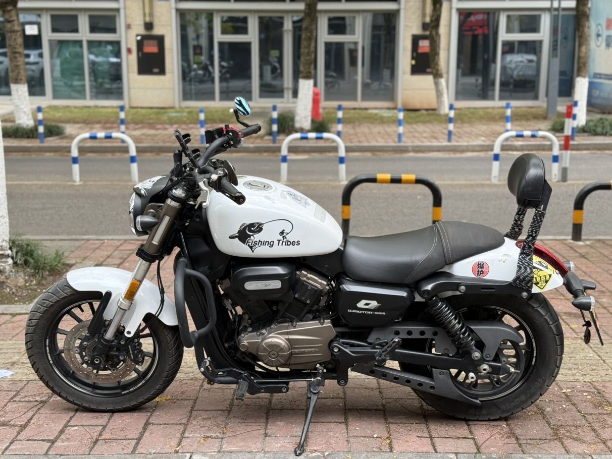 QJMOTOR 闪300S