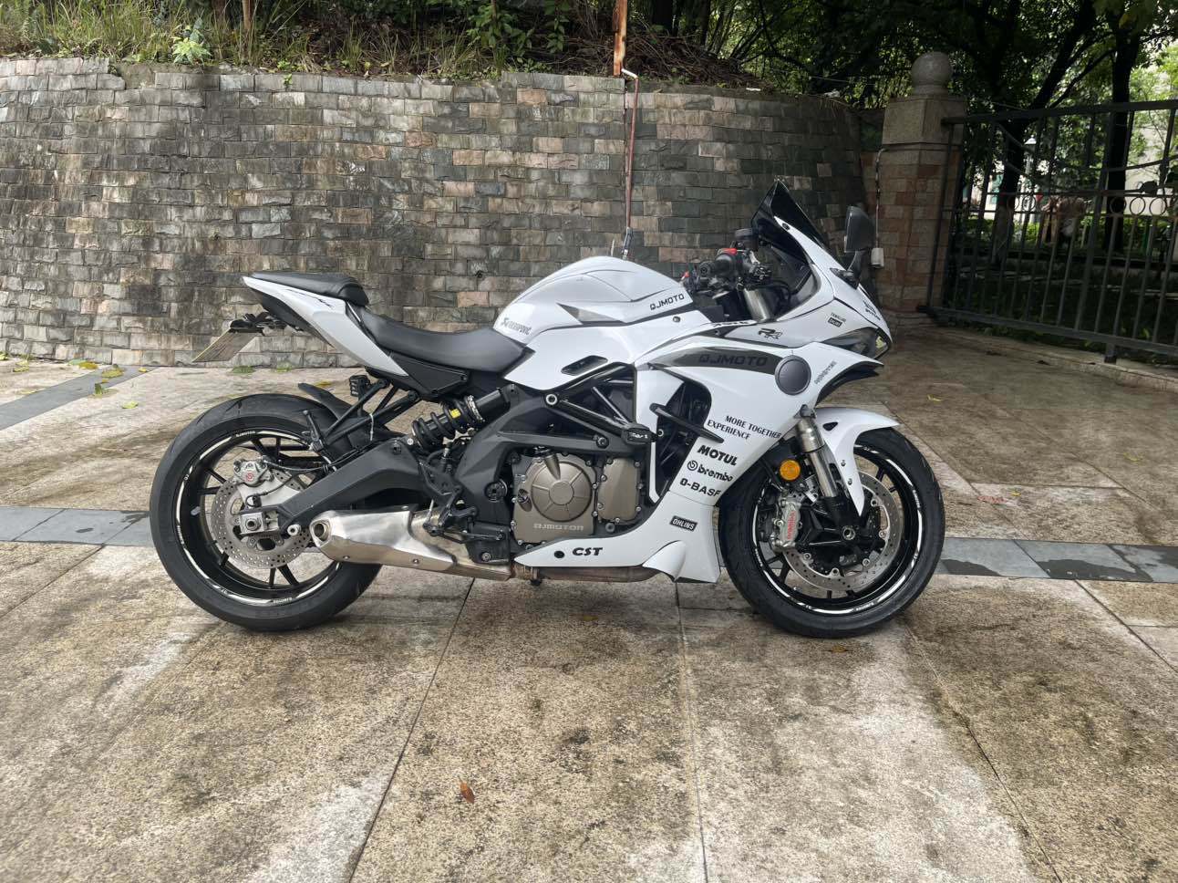 QJMOTOR 赛600