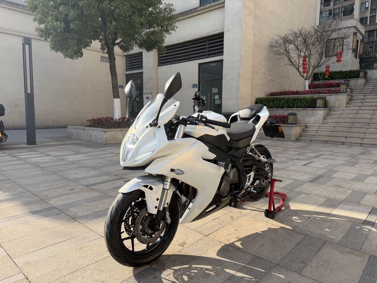 贝纳利 龙卷风 Tornado 302R