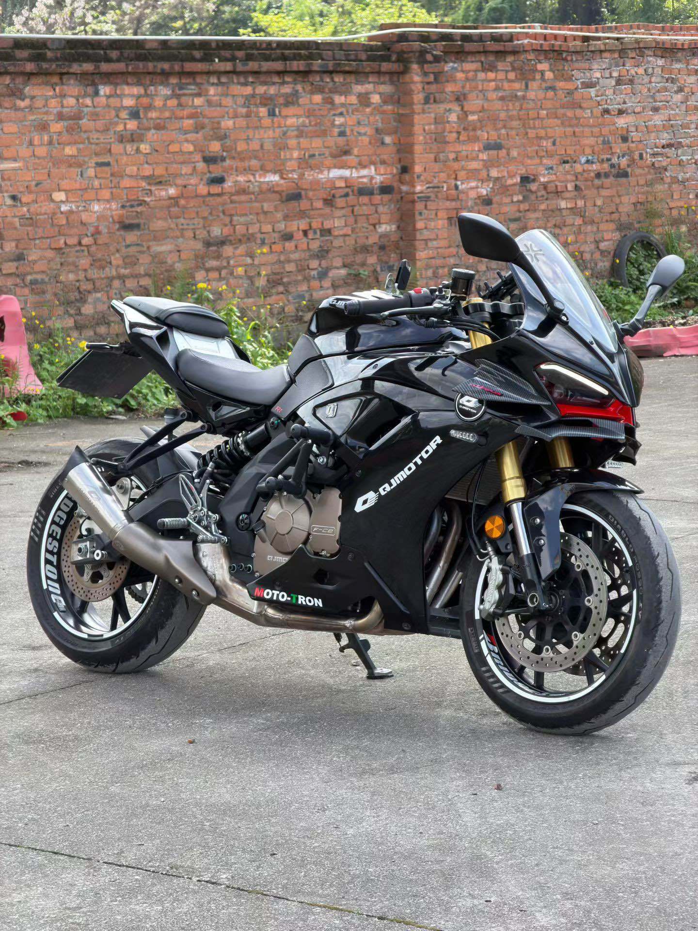 QJMOTOR 赛600
