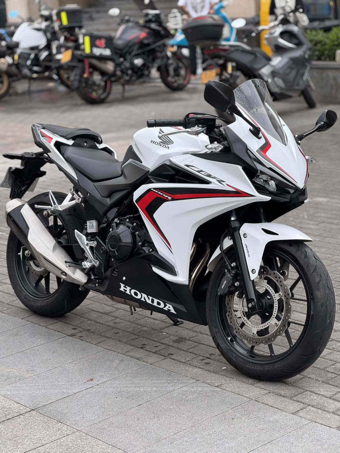 本田WING CBR400R
