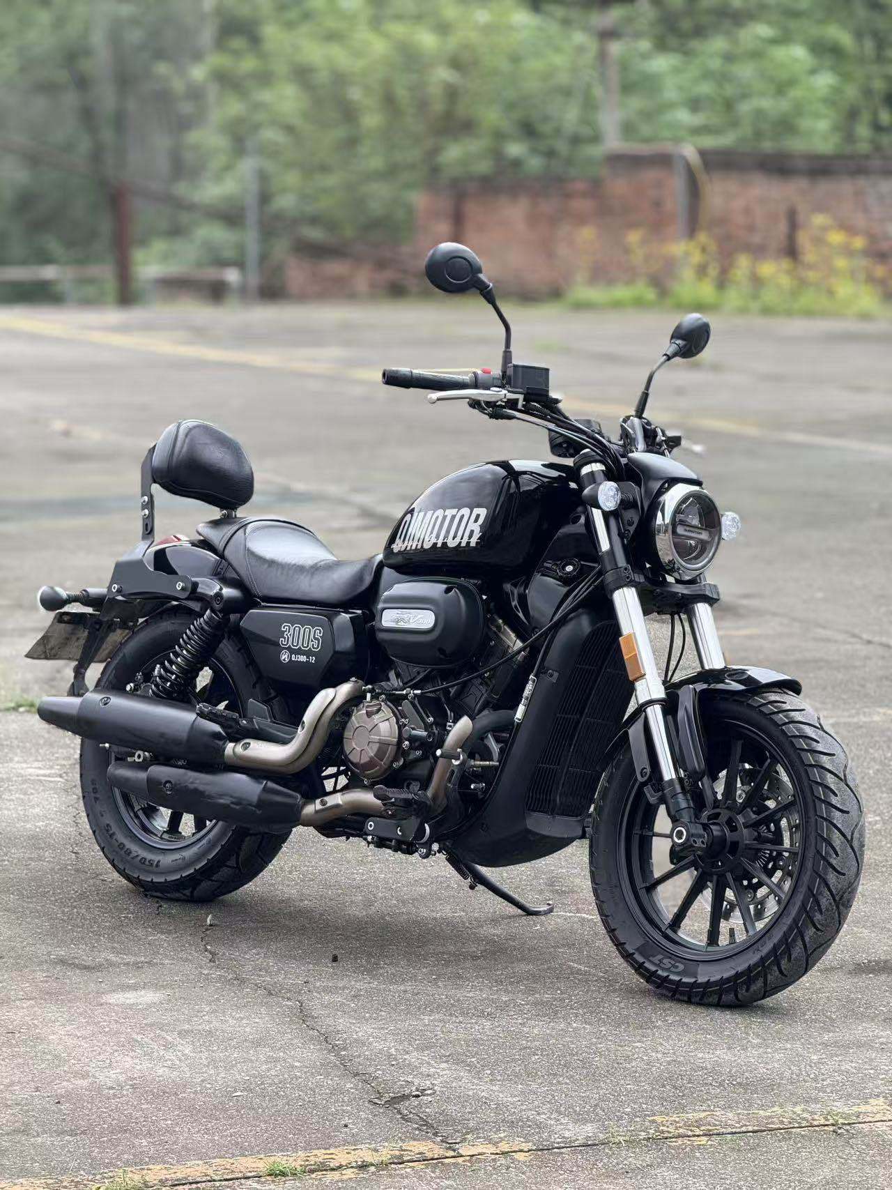 QJMOTOR 闪300S
