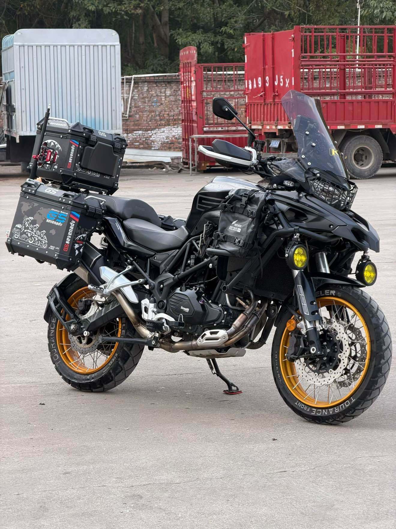 贝纳利 TRK552