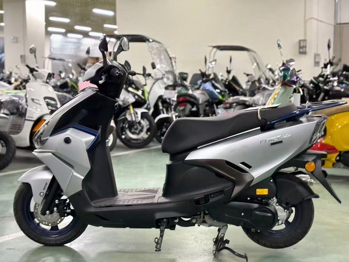 QJMOTOR 鸿125