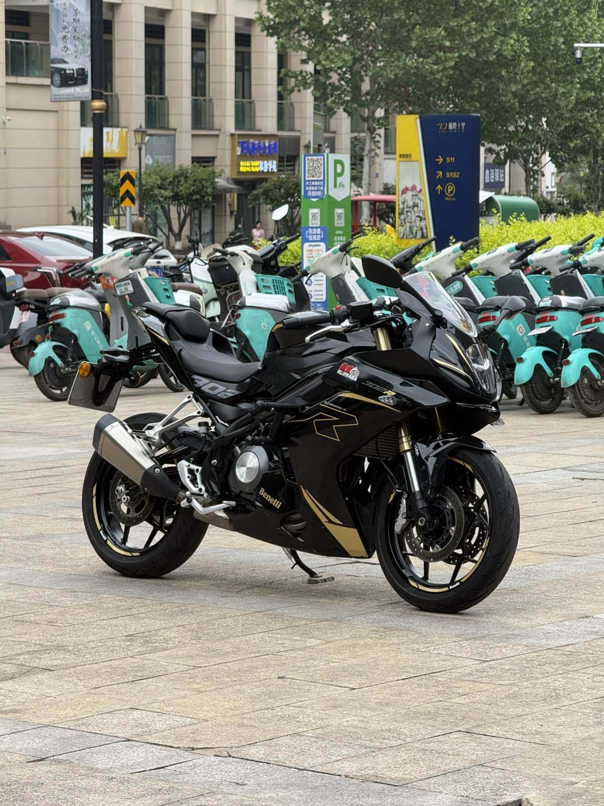贝纳利 龙卷风 Tornado 302R
