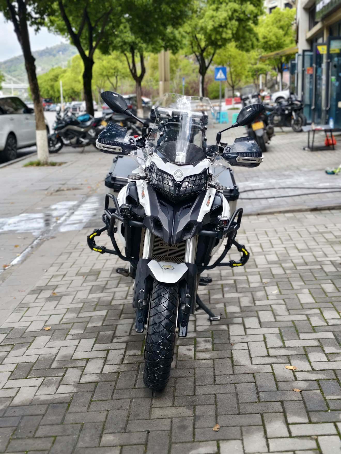 贝纳利 金鹏 TRK502