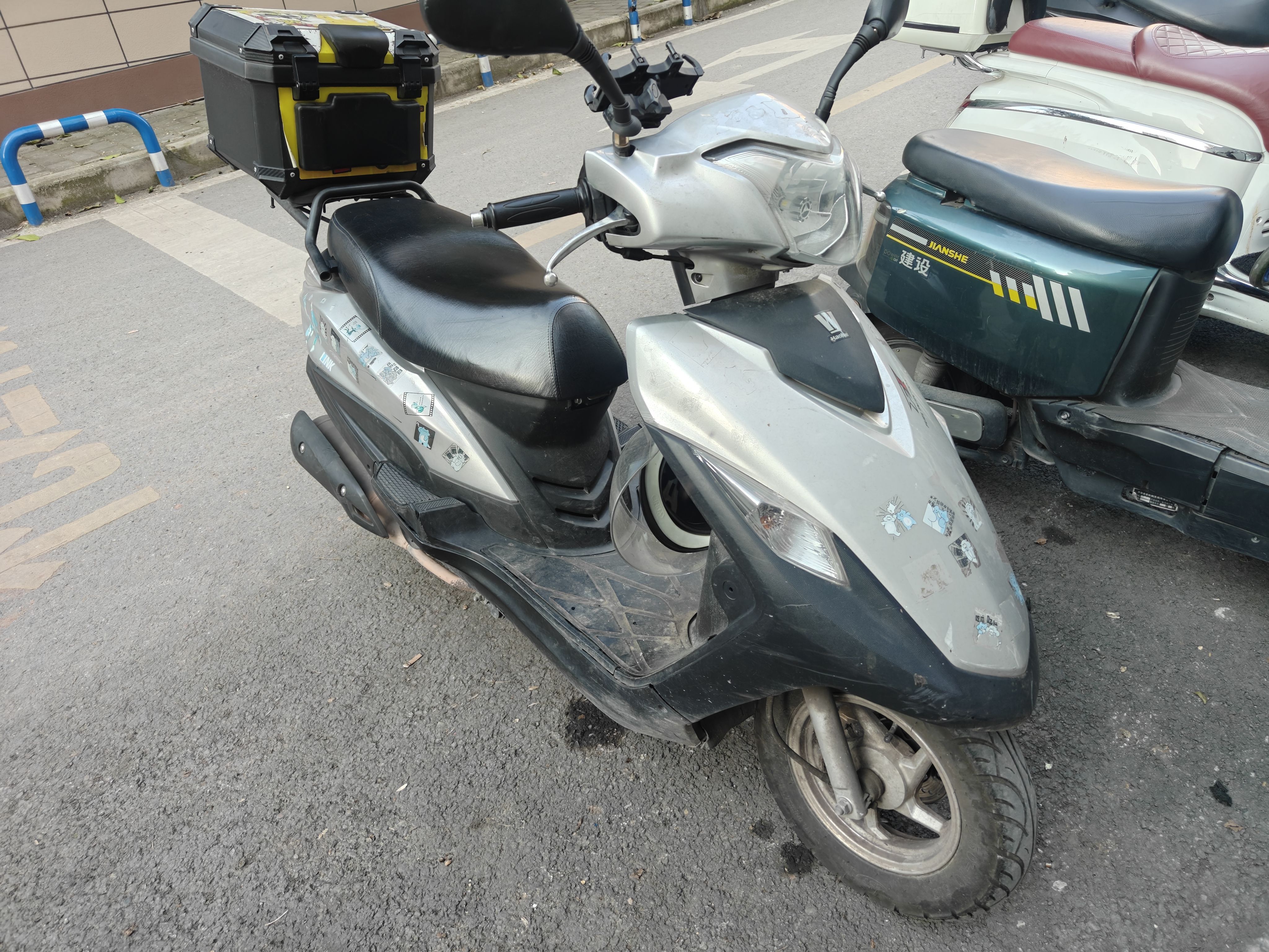 豪爵 VF100