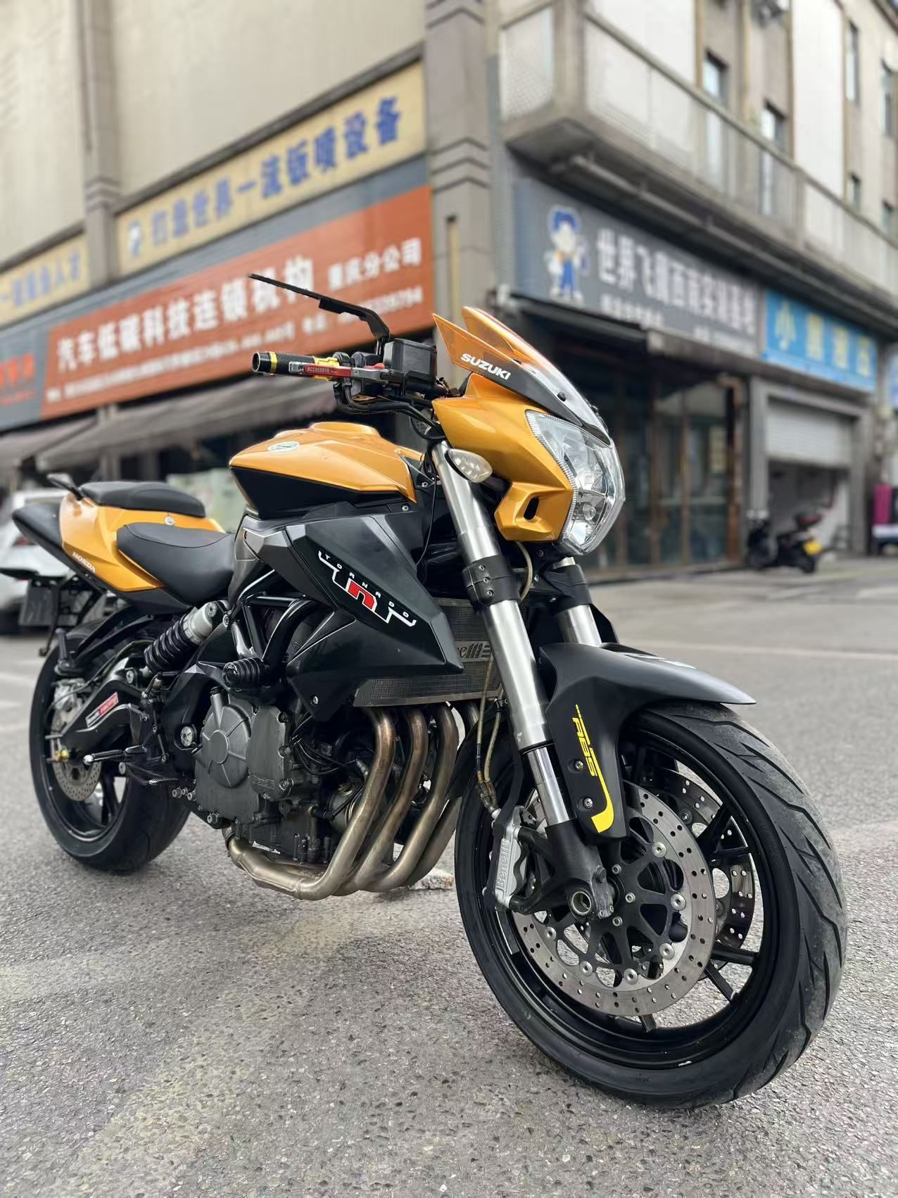 贝纳利 TNT600i