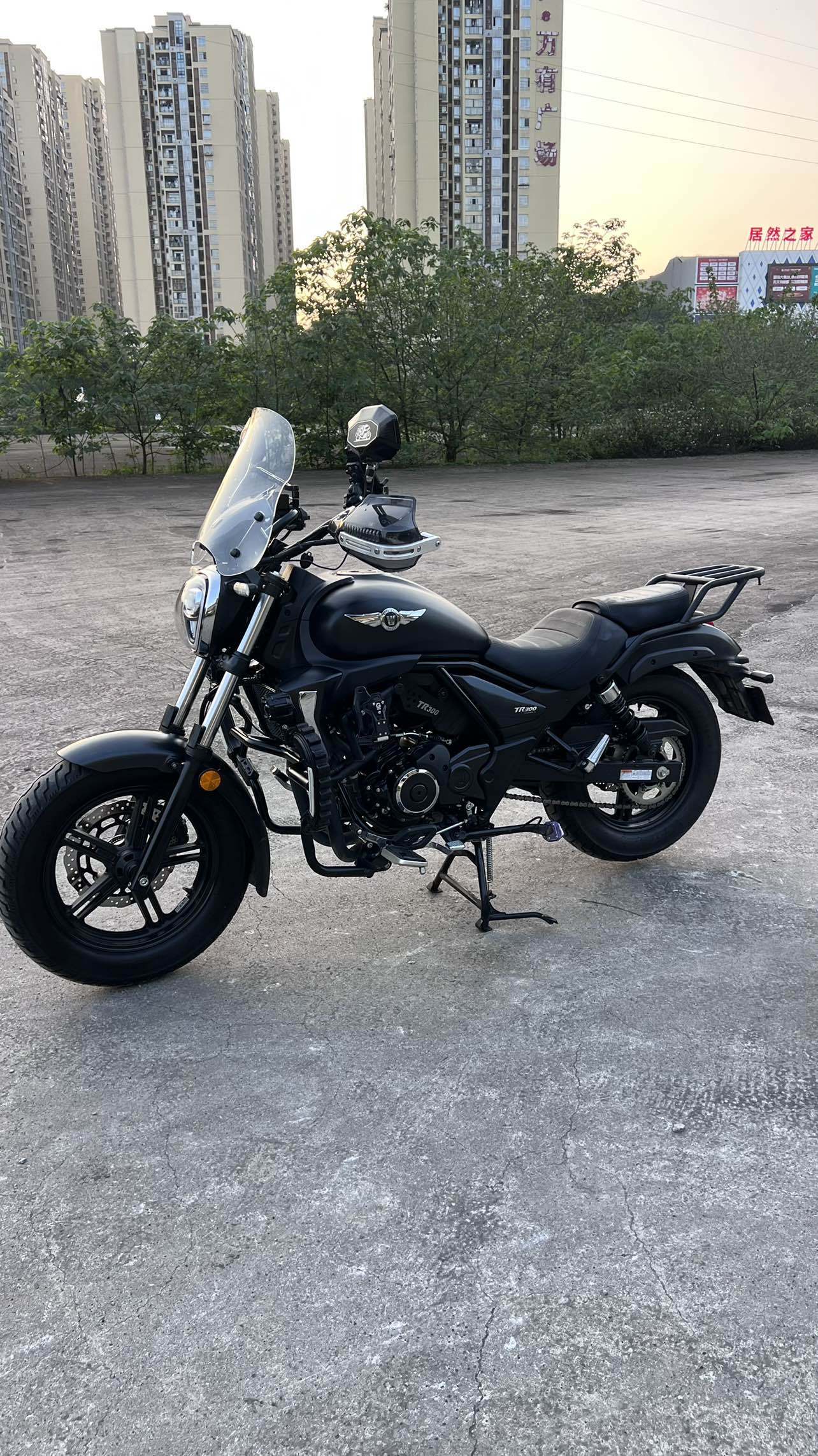 豪爵 TR300
