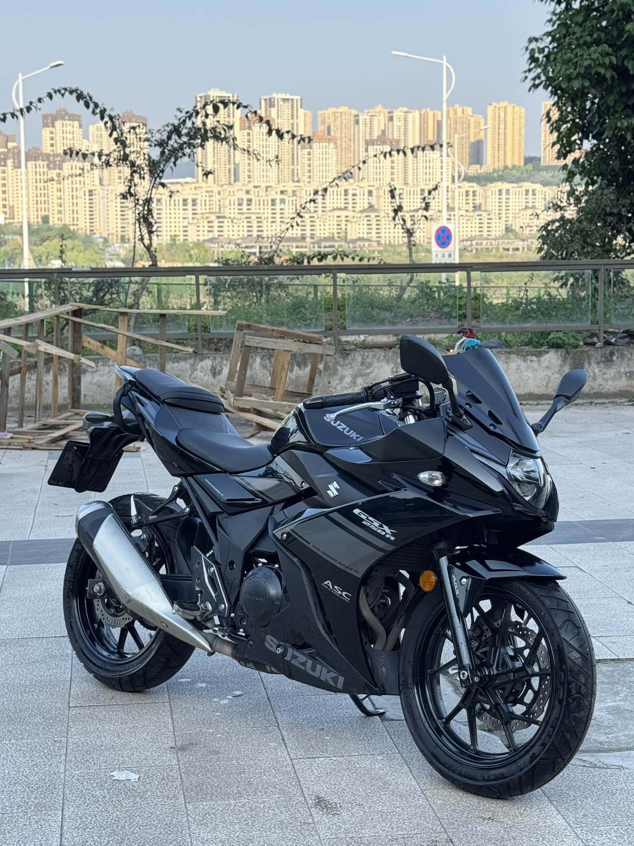 豪爵铃木 GSX250R