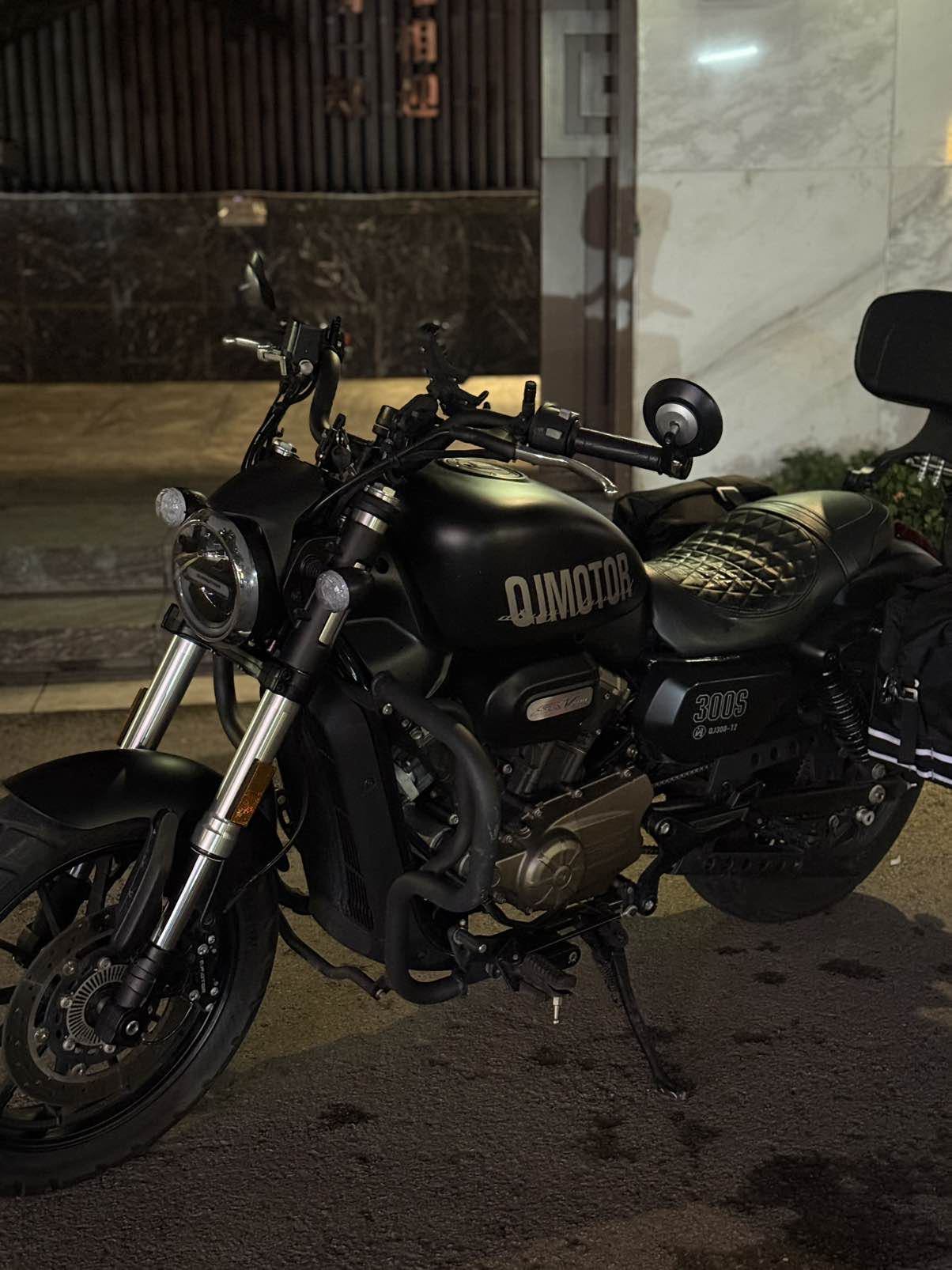 QJMOTOR 闪300S