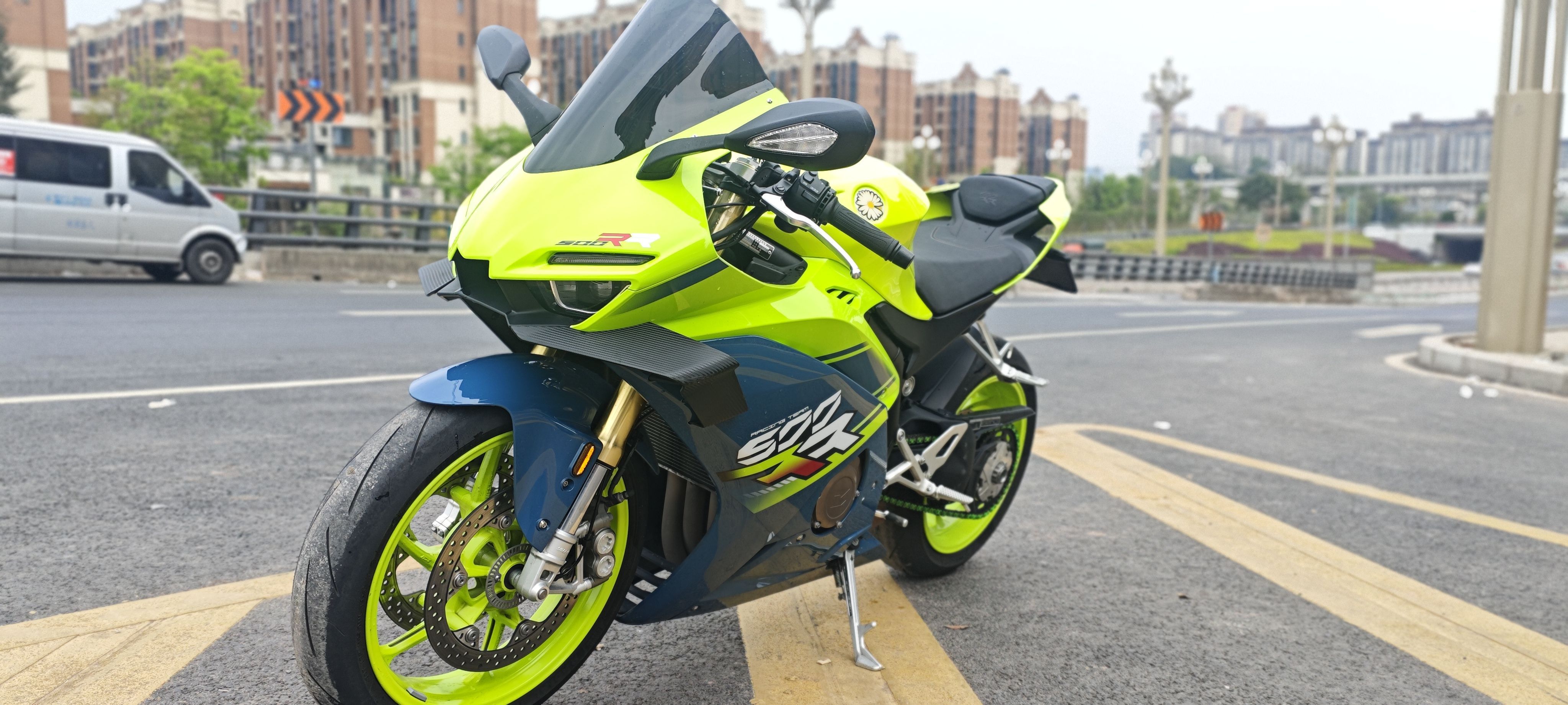 张雪机车 500RR