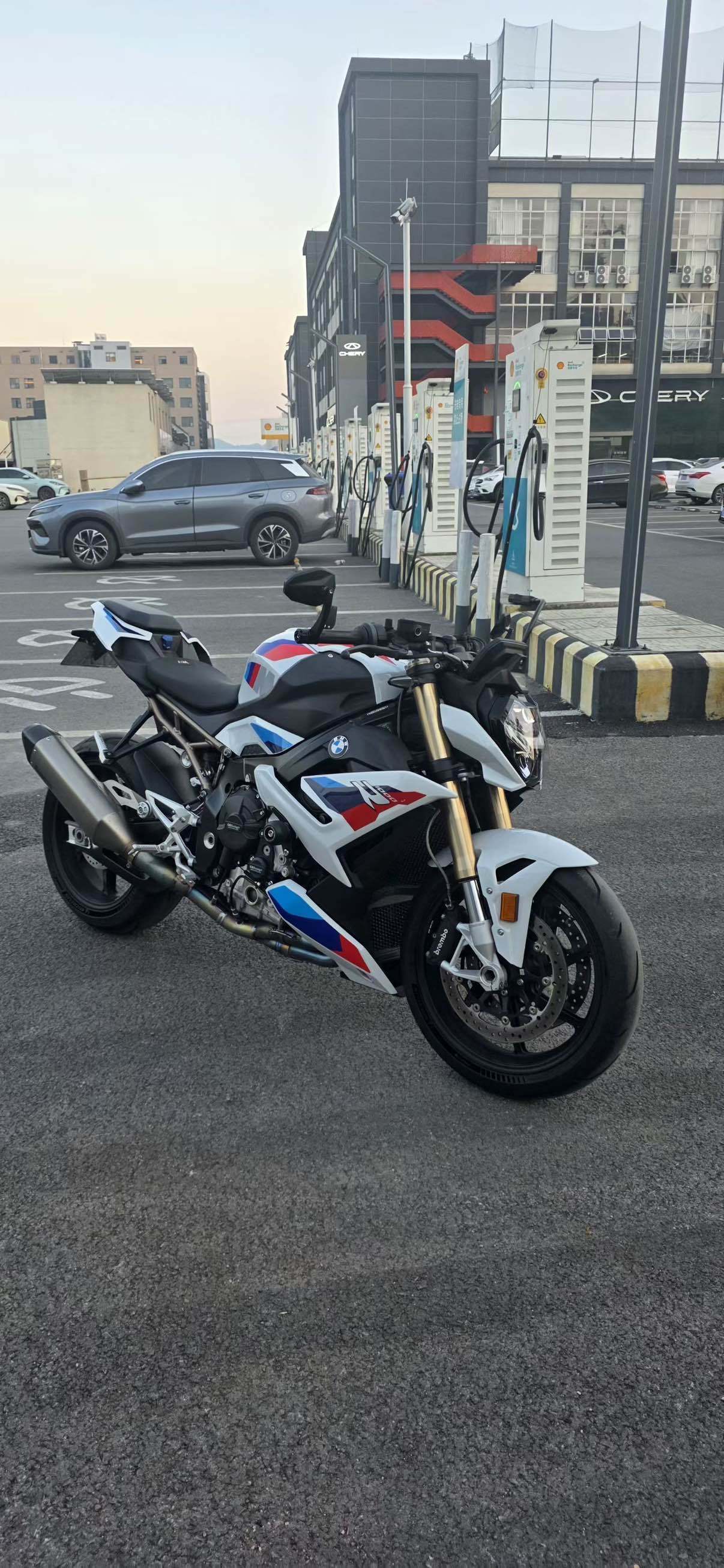 宝马 S 1000 R