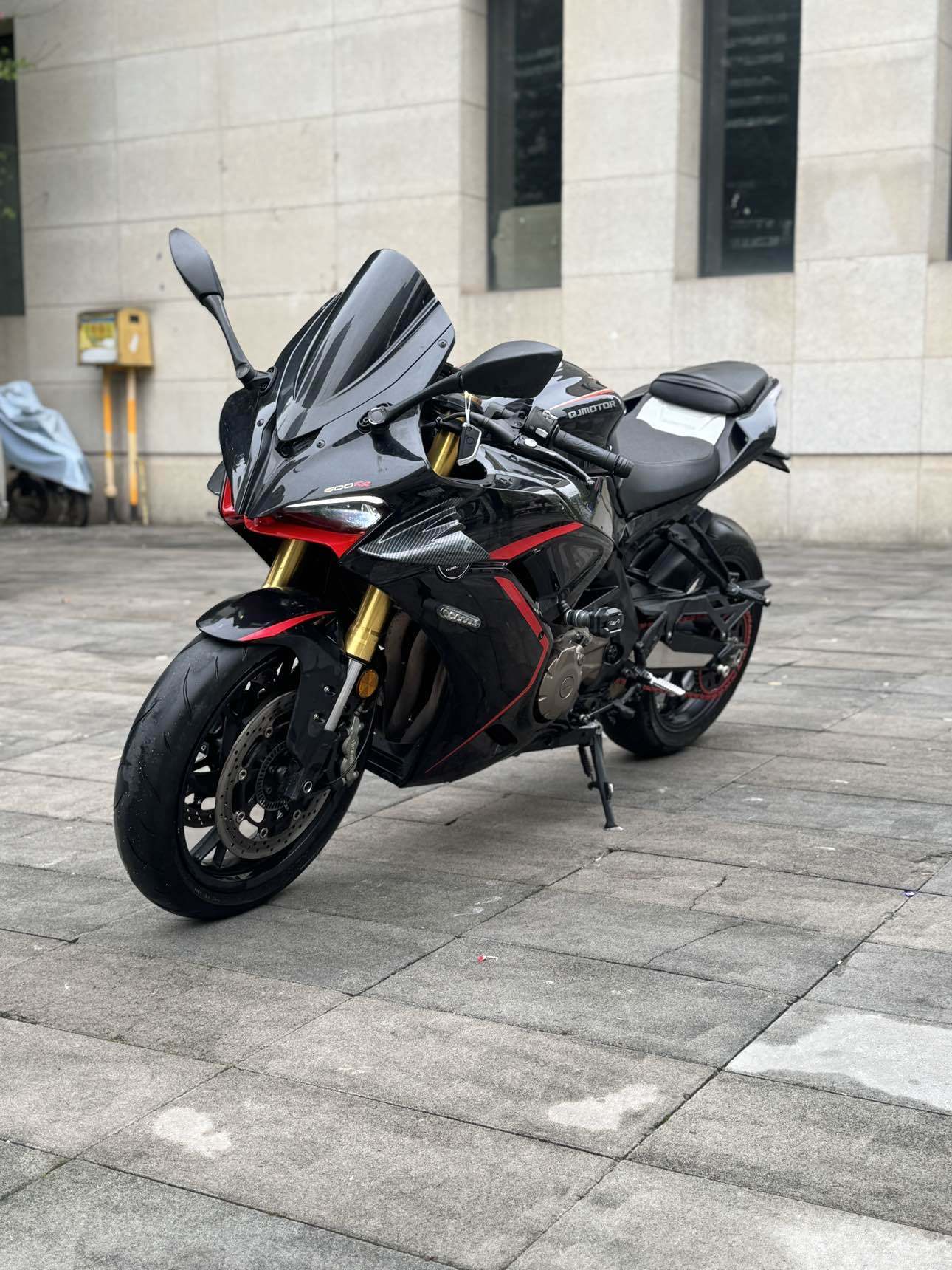 QJMOTOR 赛600