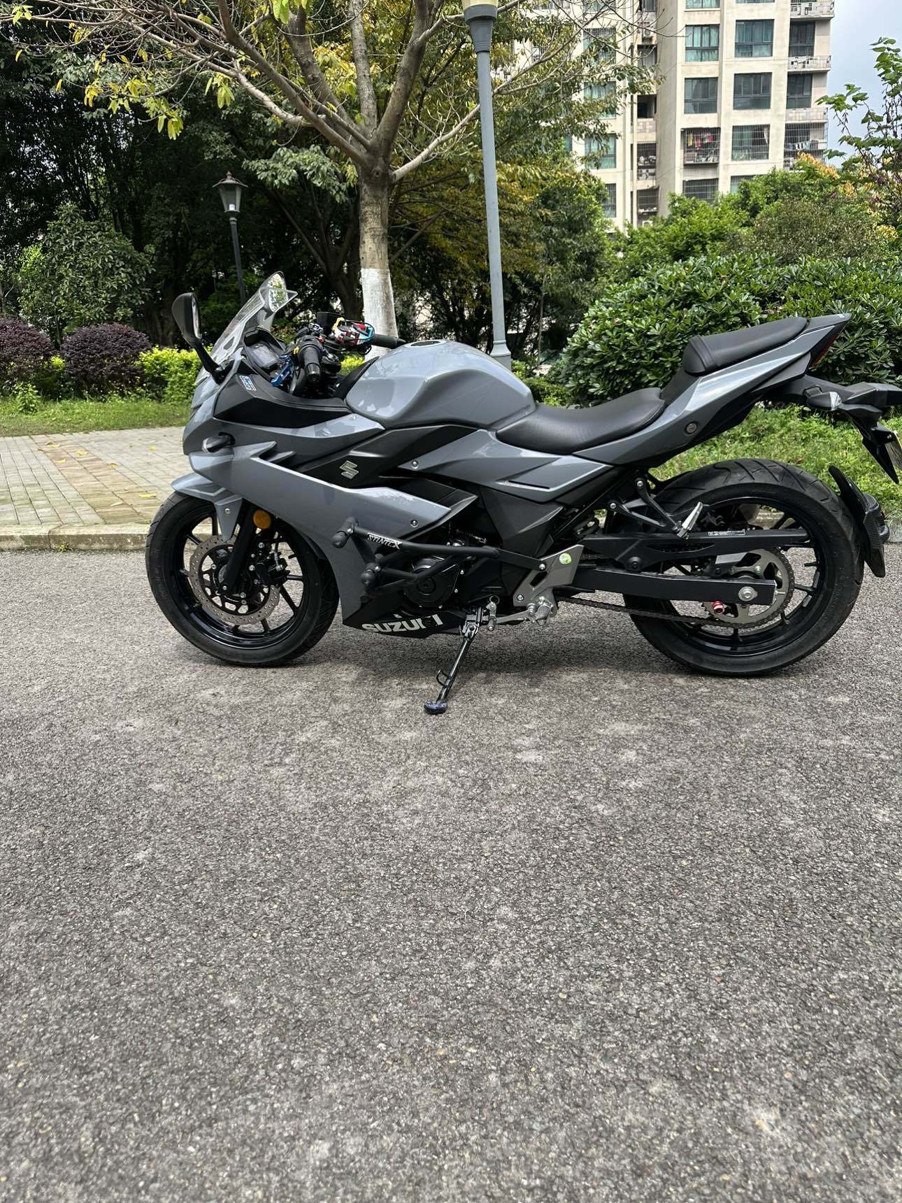 豪爵铃木 GSX250R