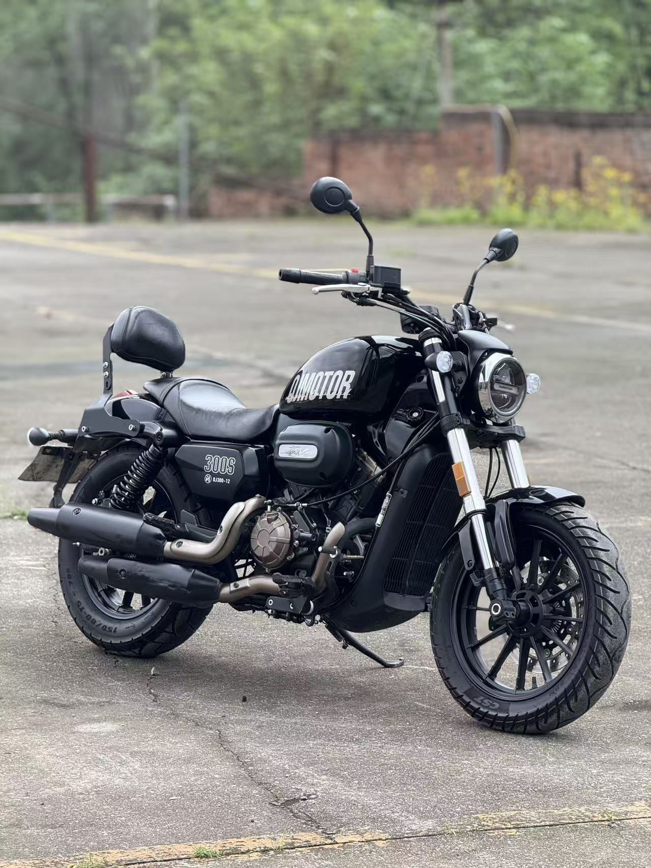 QJMOTOR 闪300S
