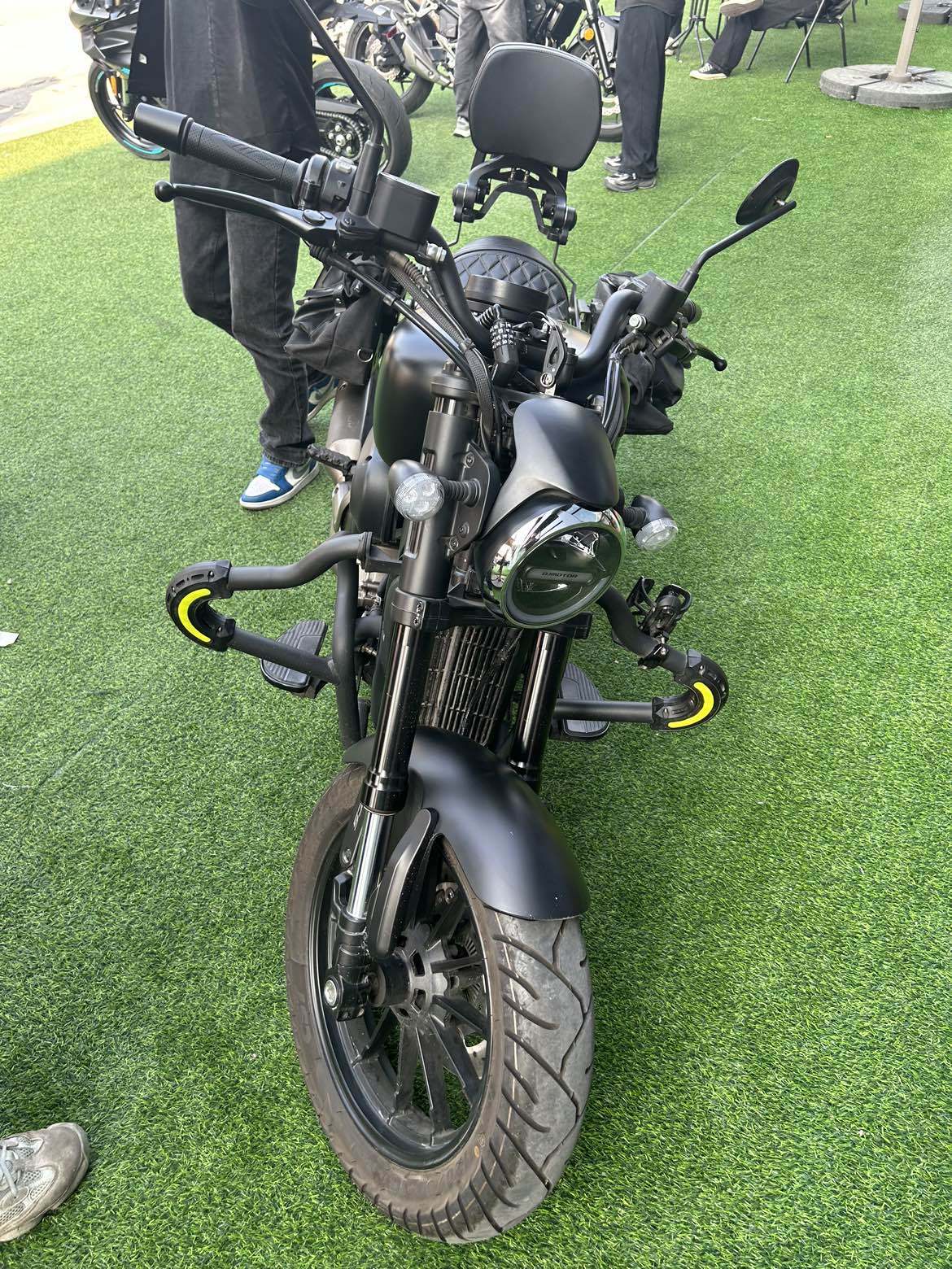 QJMOTOR 闪300S