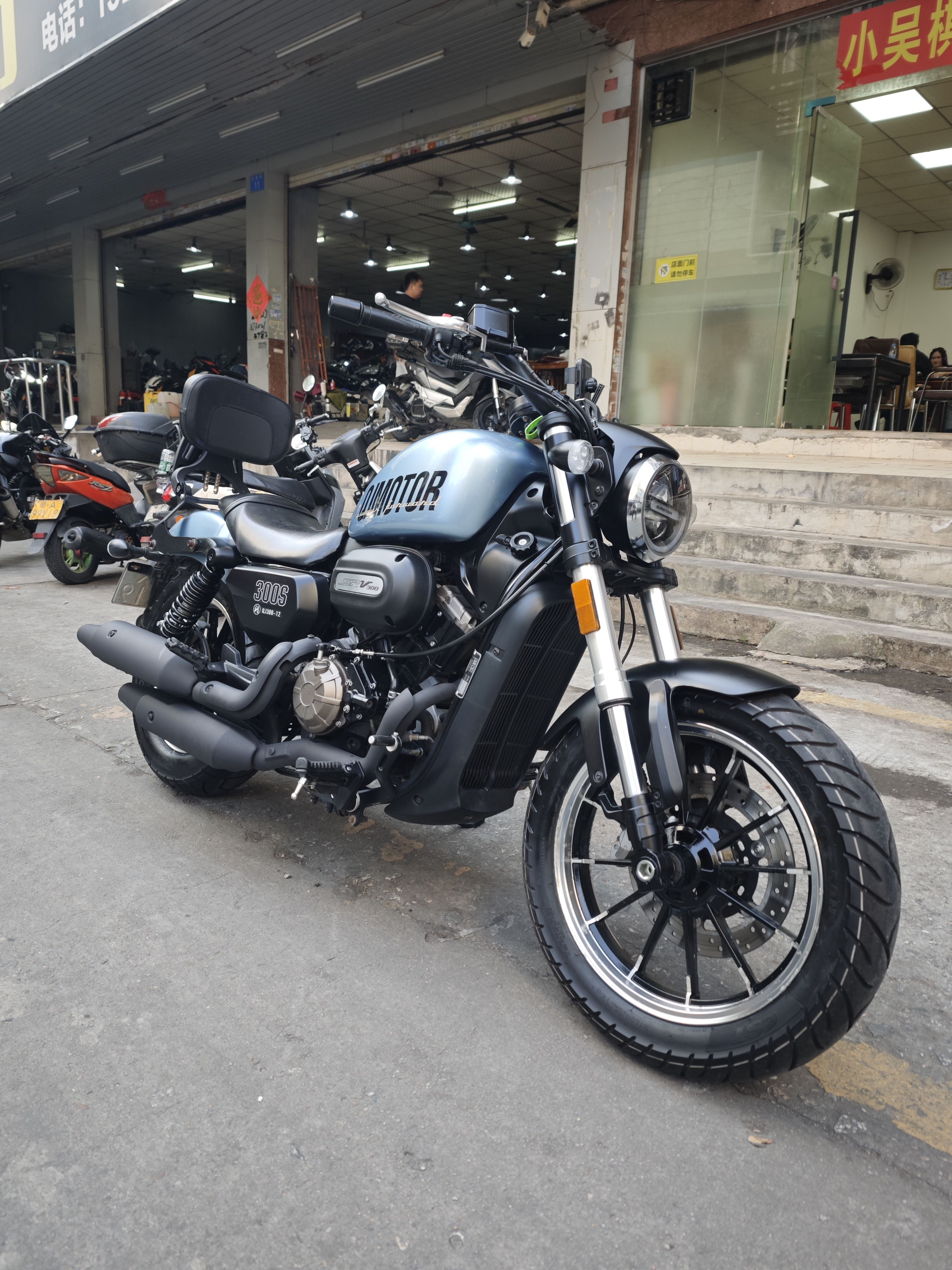 QJMOTOR 闪300S