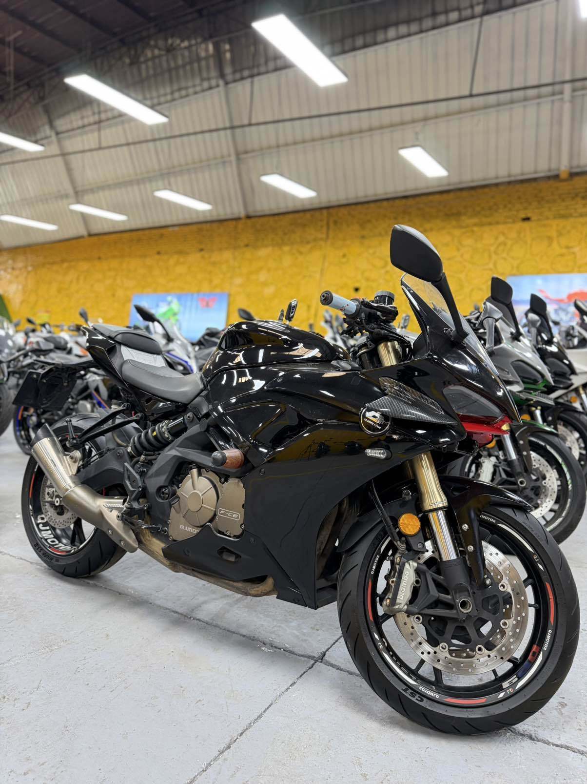 QJMOTOR 赛600