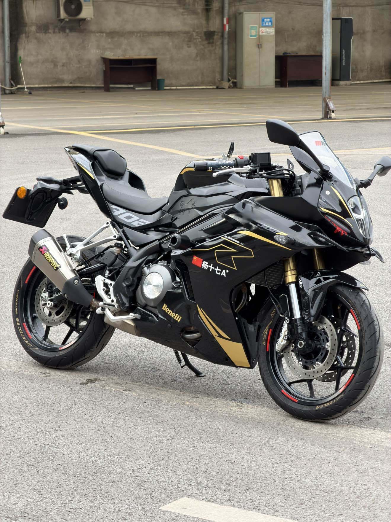 贝纳利 龙卷风 Tornado 302R