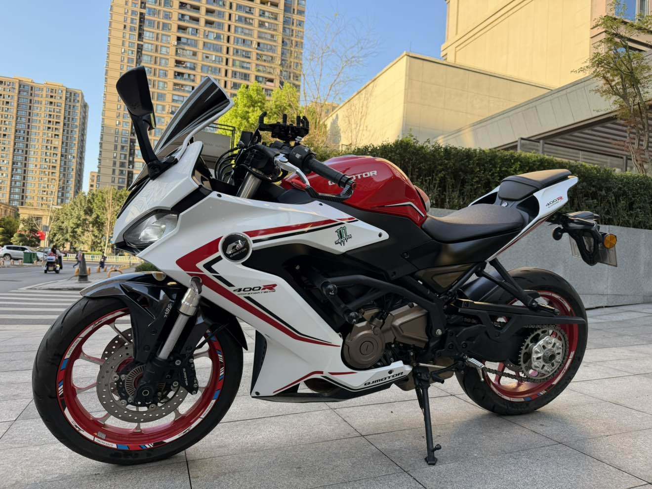 QJMOTOR 赛400
