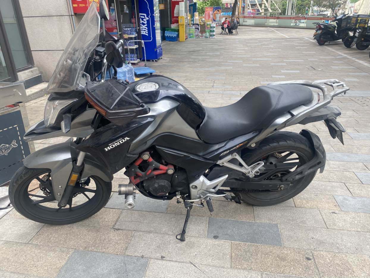 五羊本田 猛鸷 CB190X