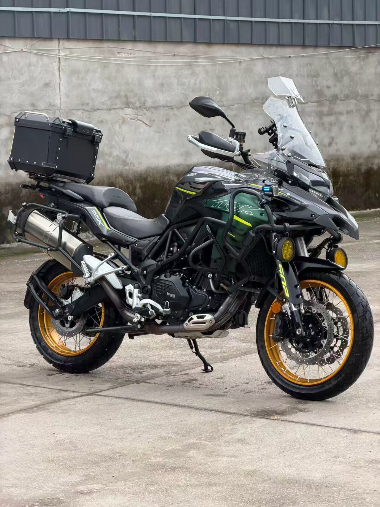 贝纳利 金鹏 TRK502