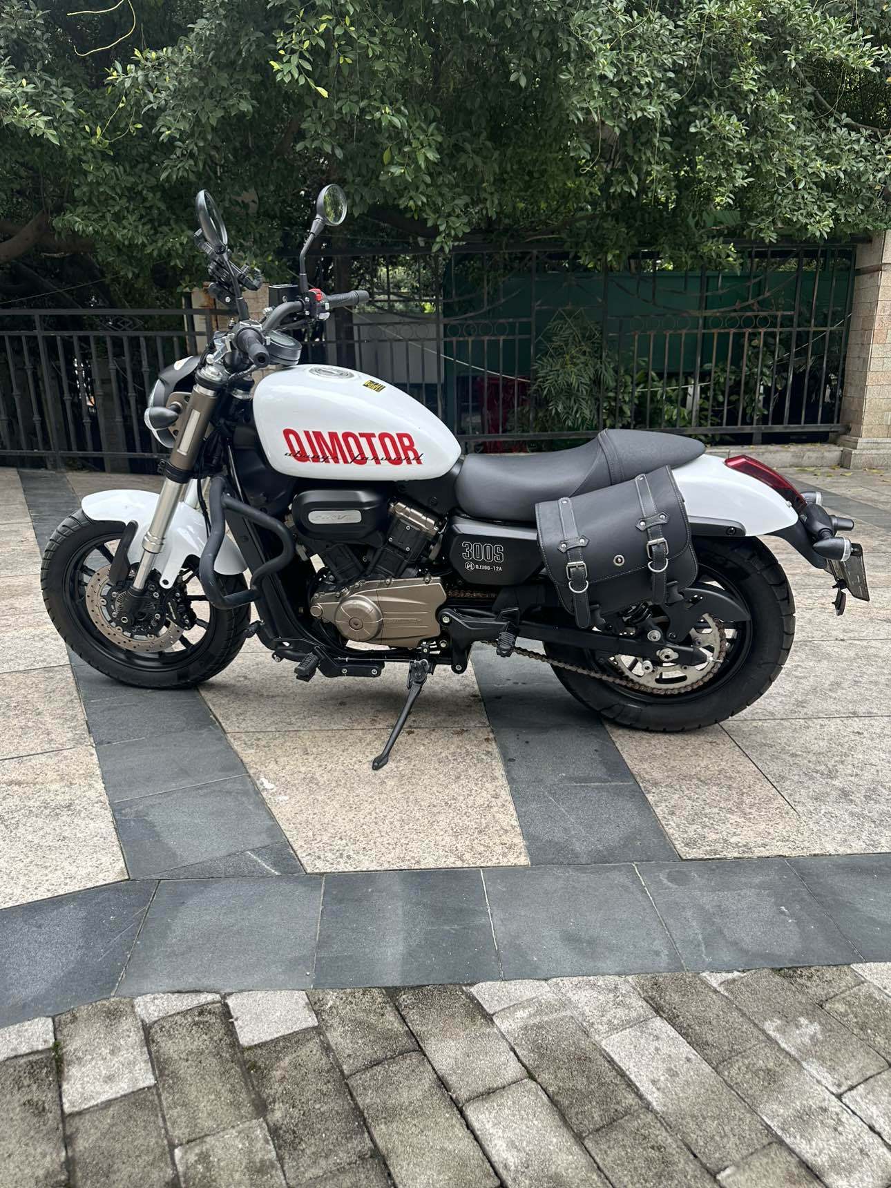 QJMOTOR 闪300S