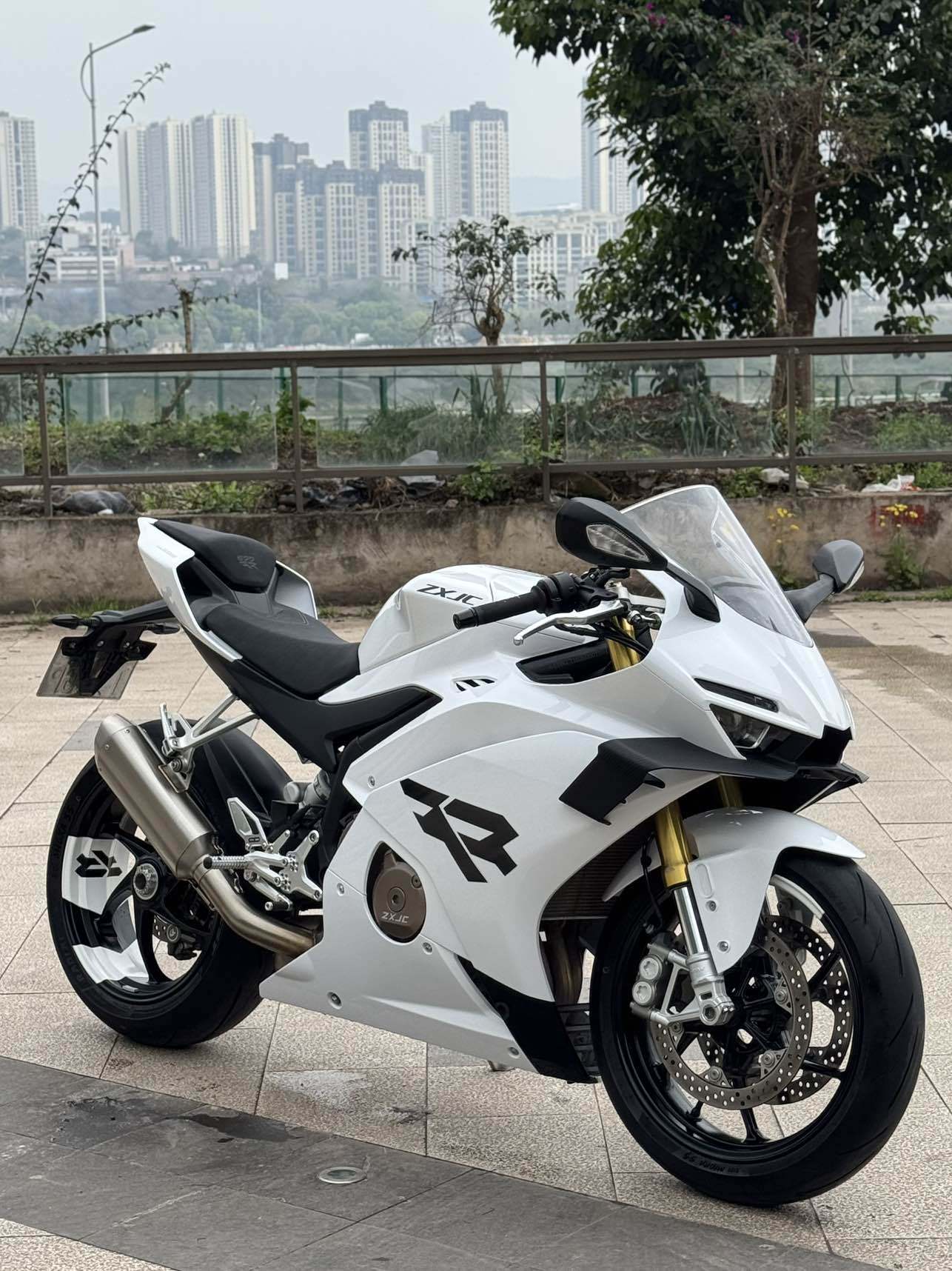 张雪机车 500RR