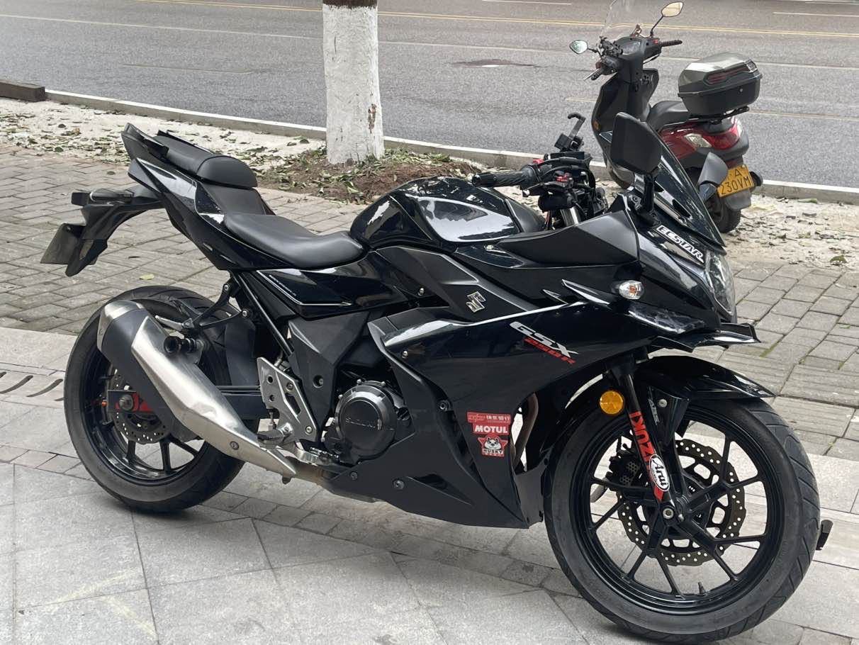 豪爵铃木 GSX250R
