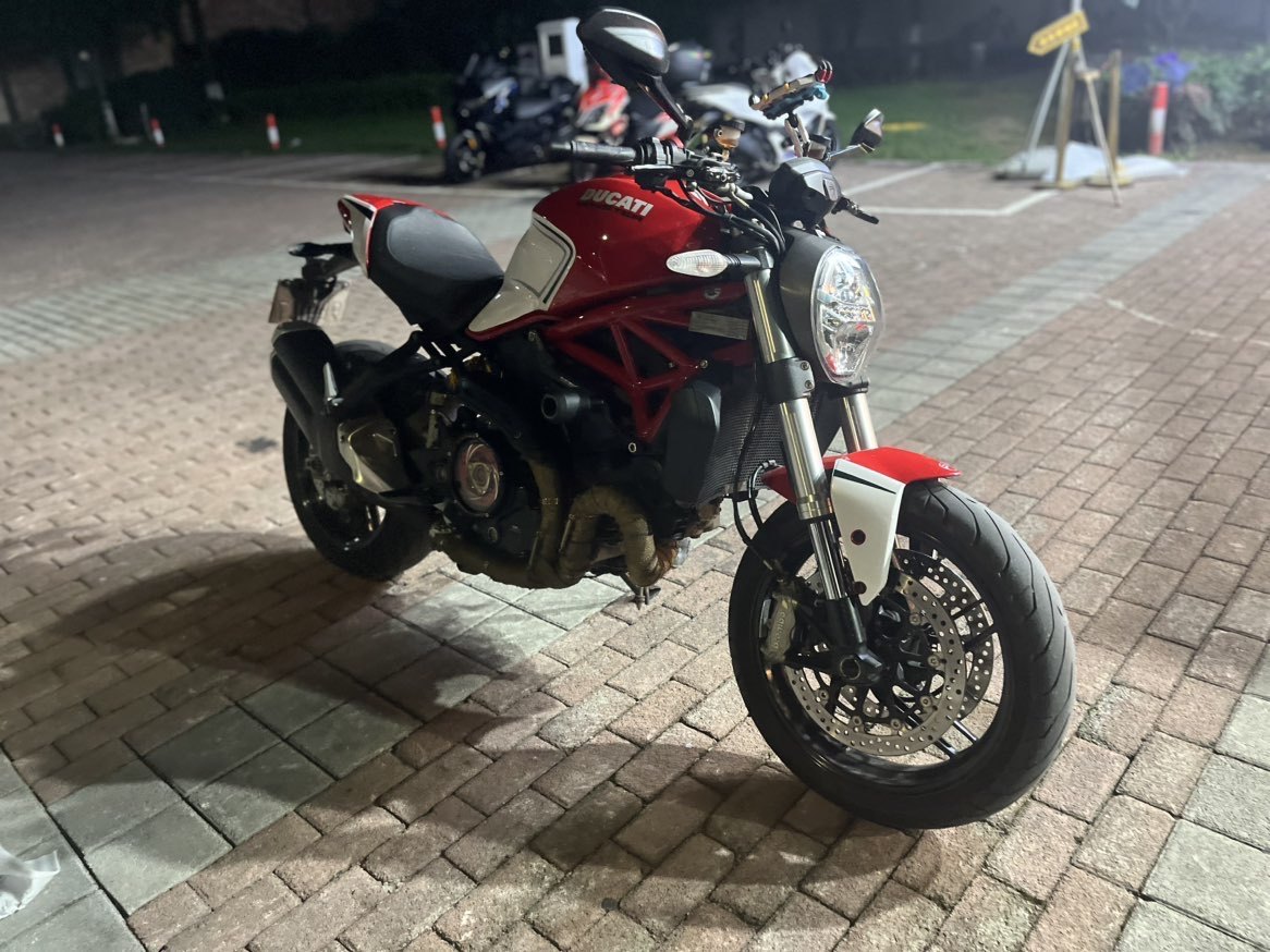 杜卡迪 Monster 821