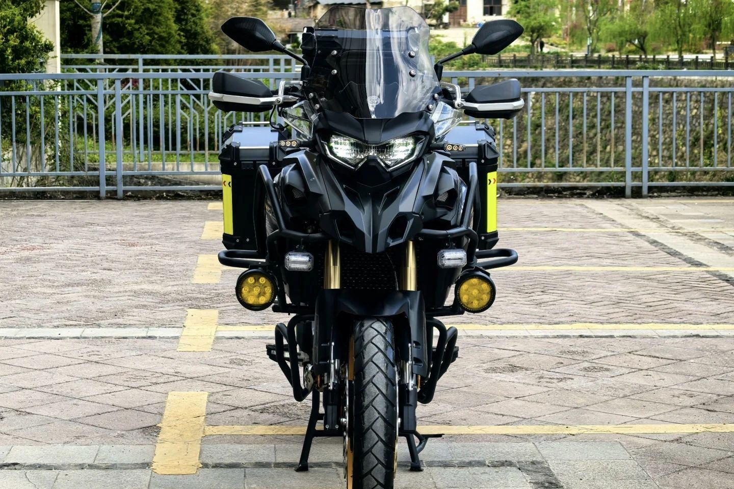贝纳利 TRK552