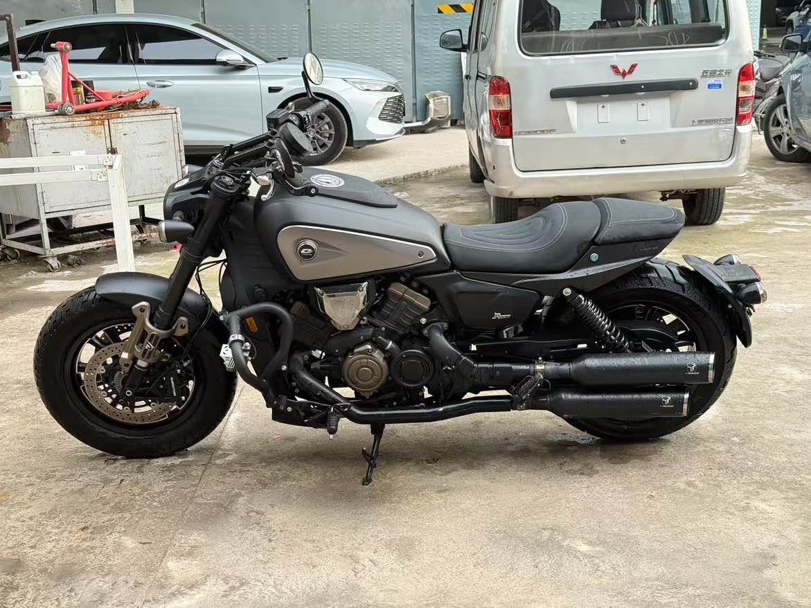 QJMOTOR 闪600