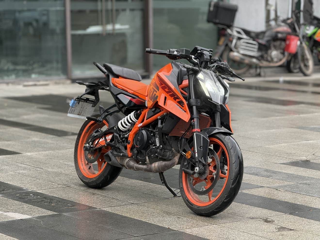 KTMR2R 390 Duke