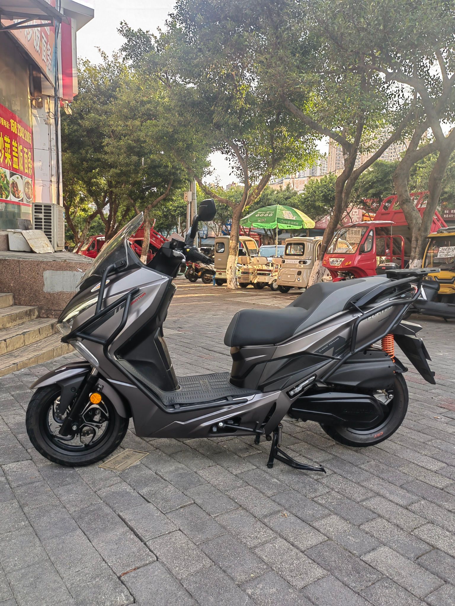 QJMOTOR 鸿250