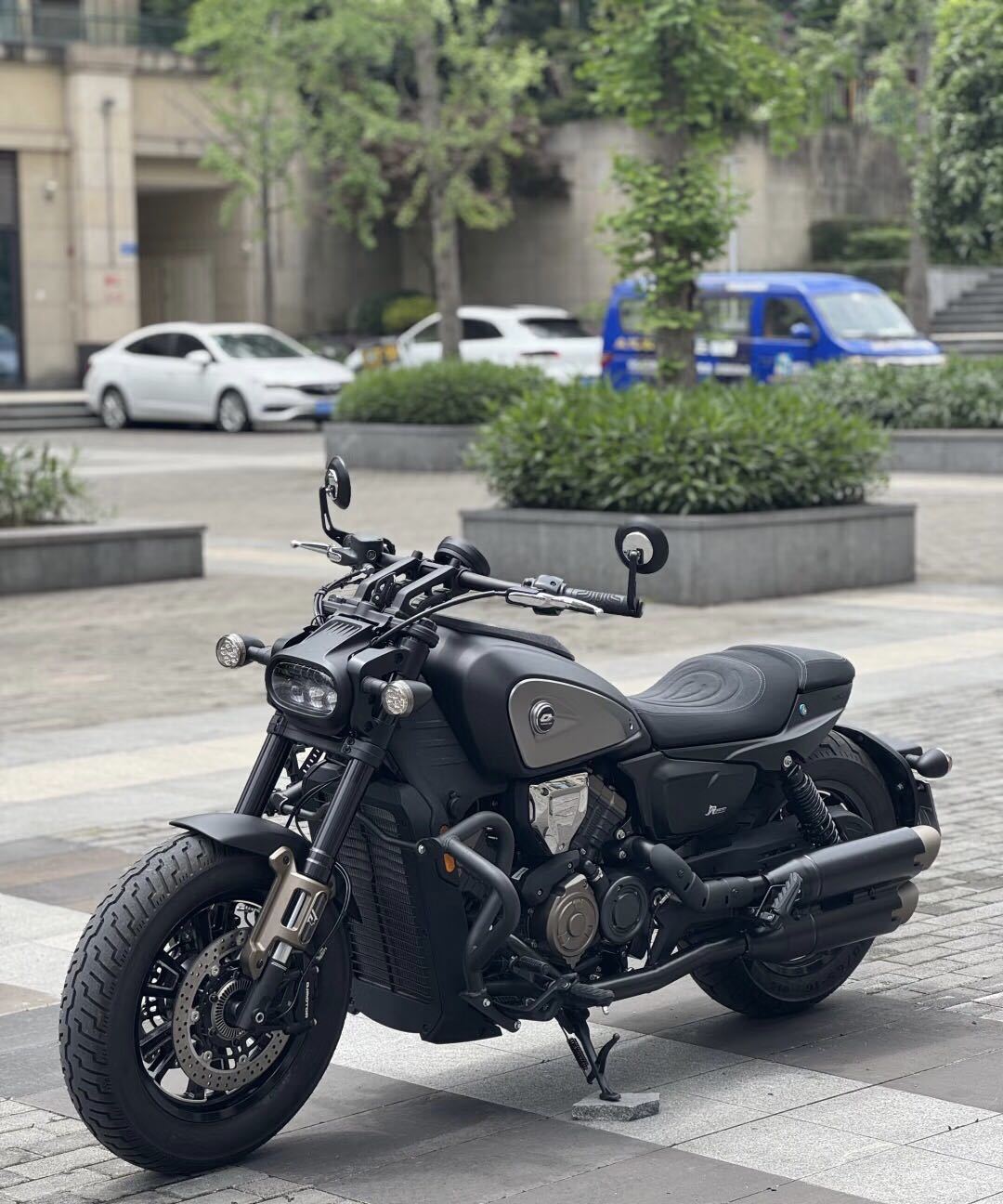 QJMOTOR 闪600