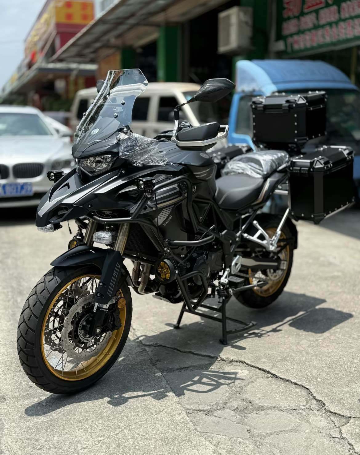 贝纳利 TRK552