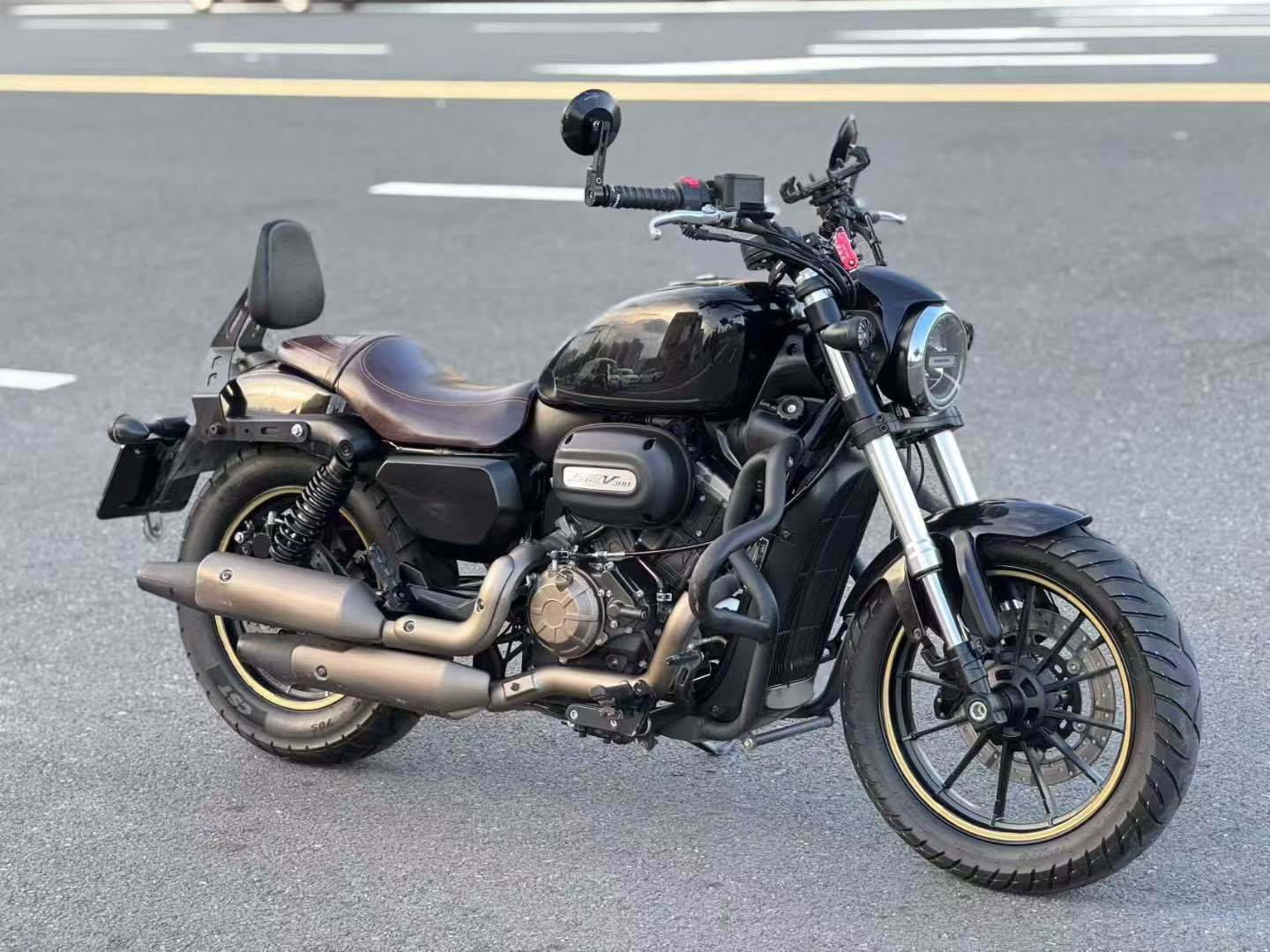 QJMOTOR 闪300S