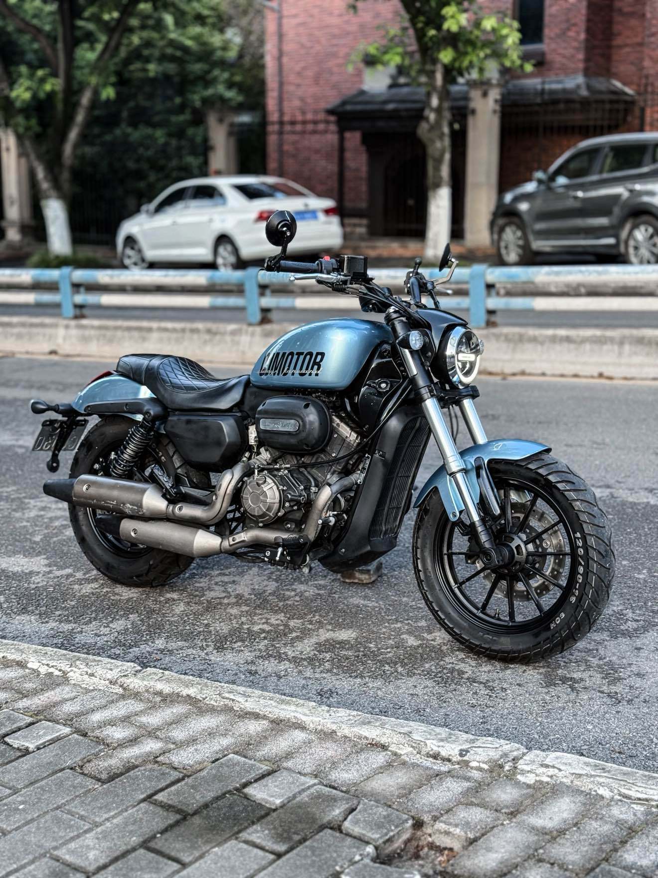 QJMOTOR 闪300S