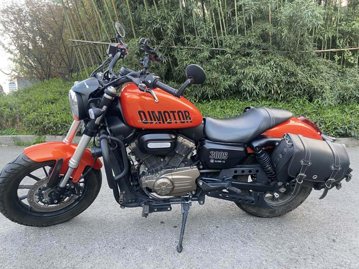 QJMOTOR 闪300S