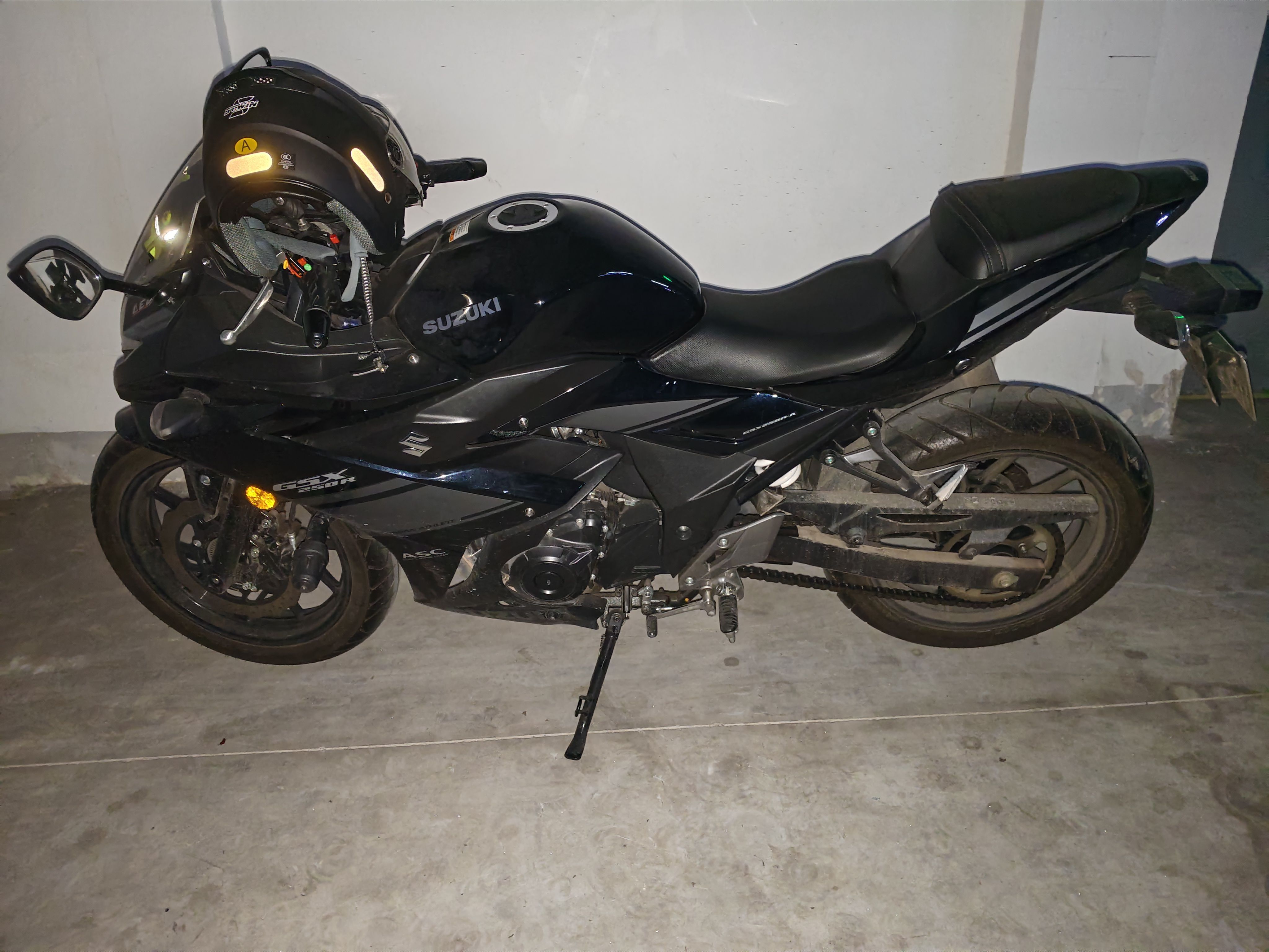 豪爵铃木 GSX250R
