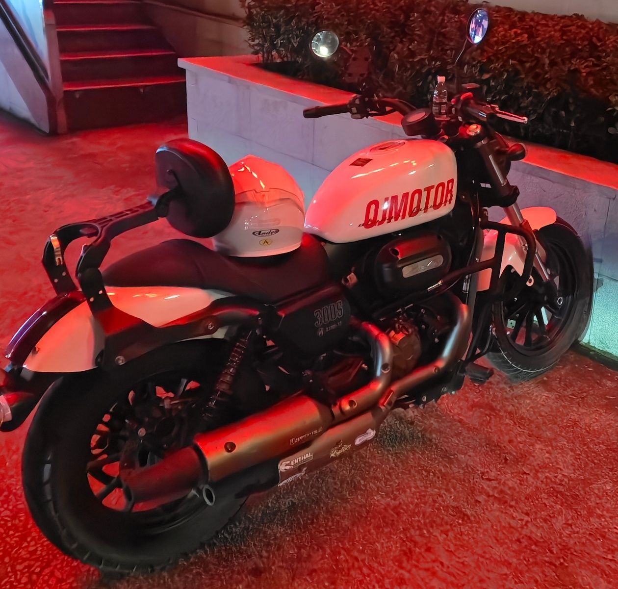 QJMOTOR 闪300S
