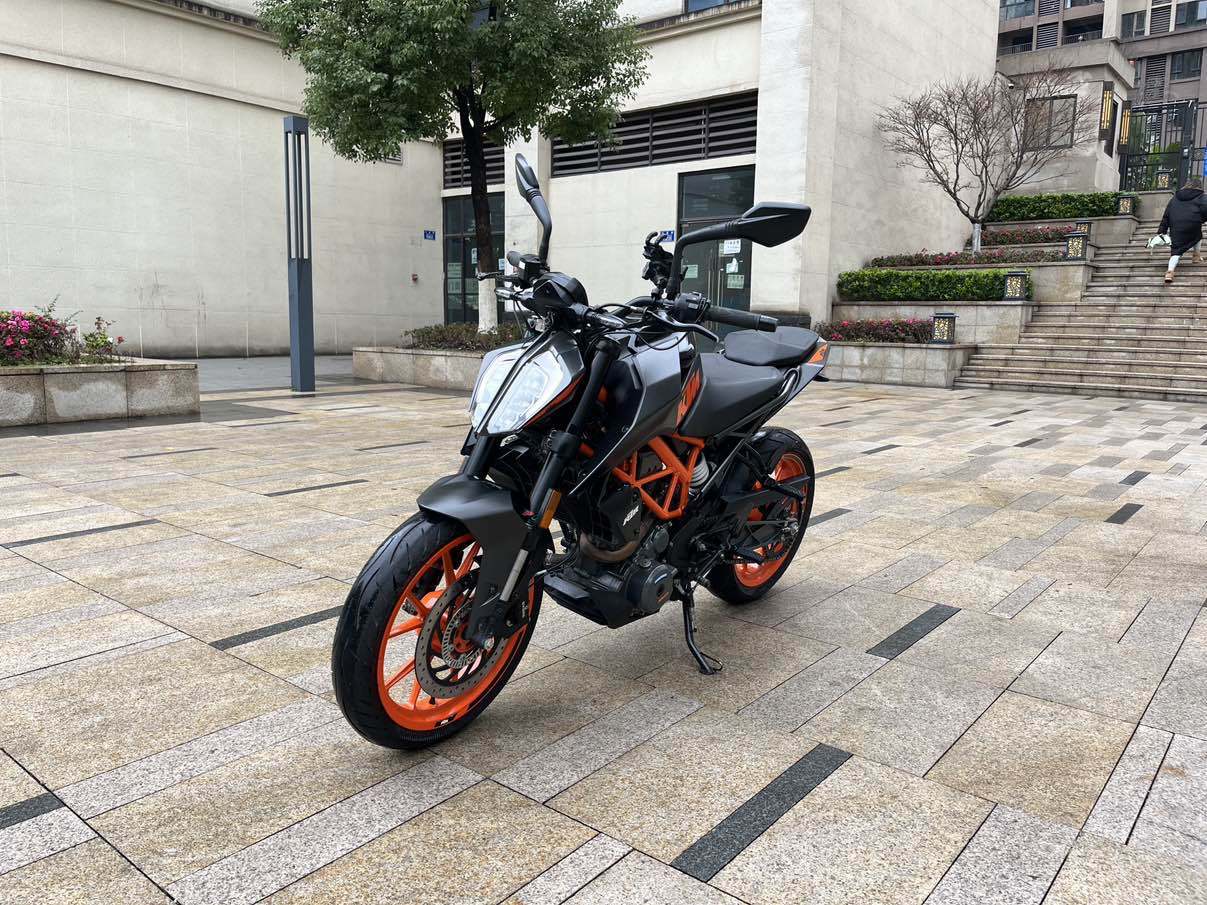 KTMR2R 250 Duke