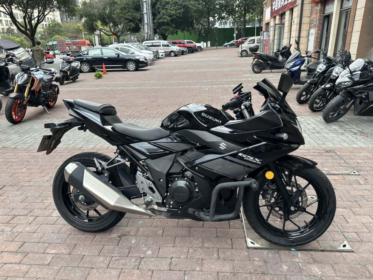 豪爵铃木 GSX250R