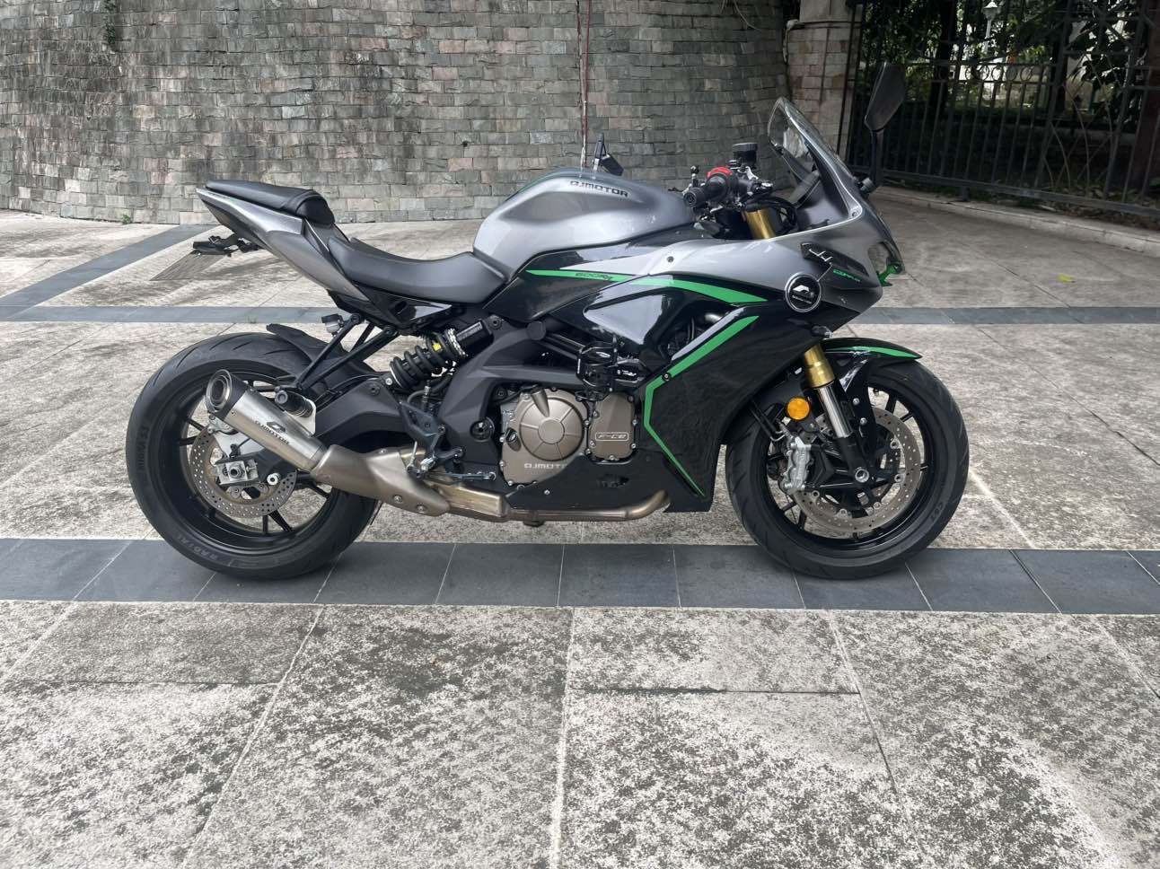 QJMOTOR 赛600