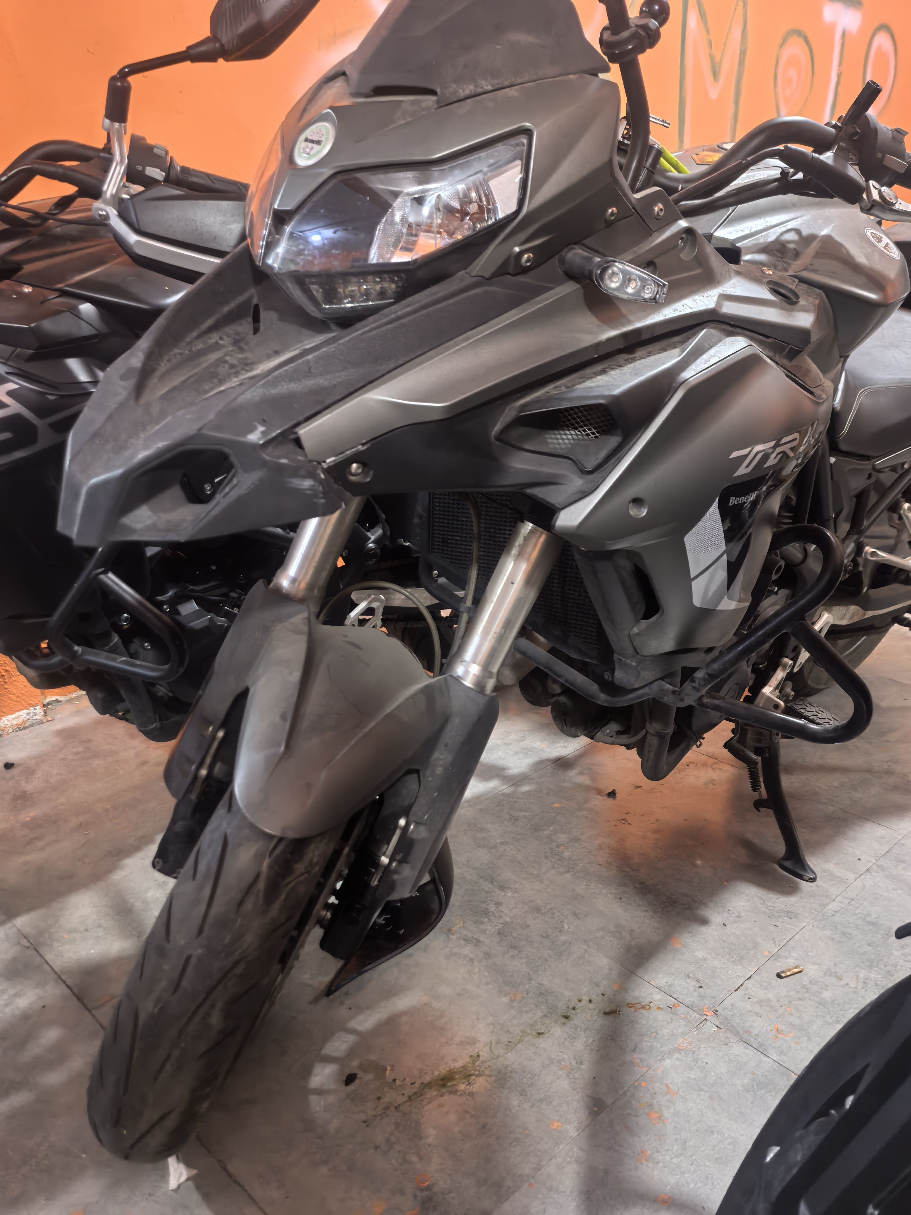 贝纳利 金鹏 TRK502