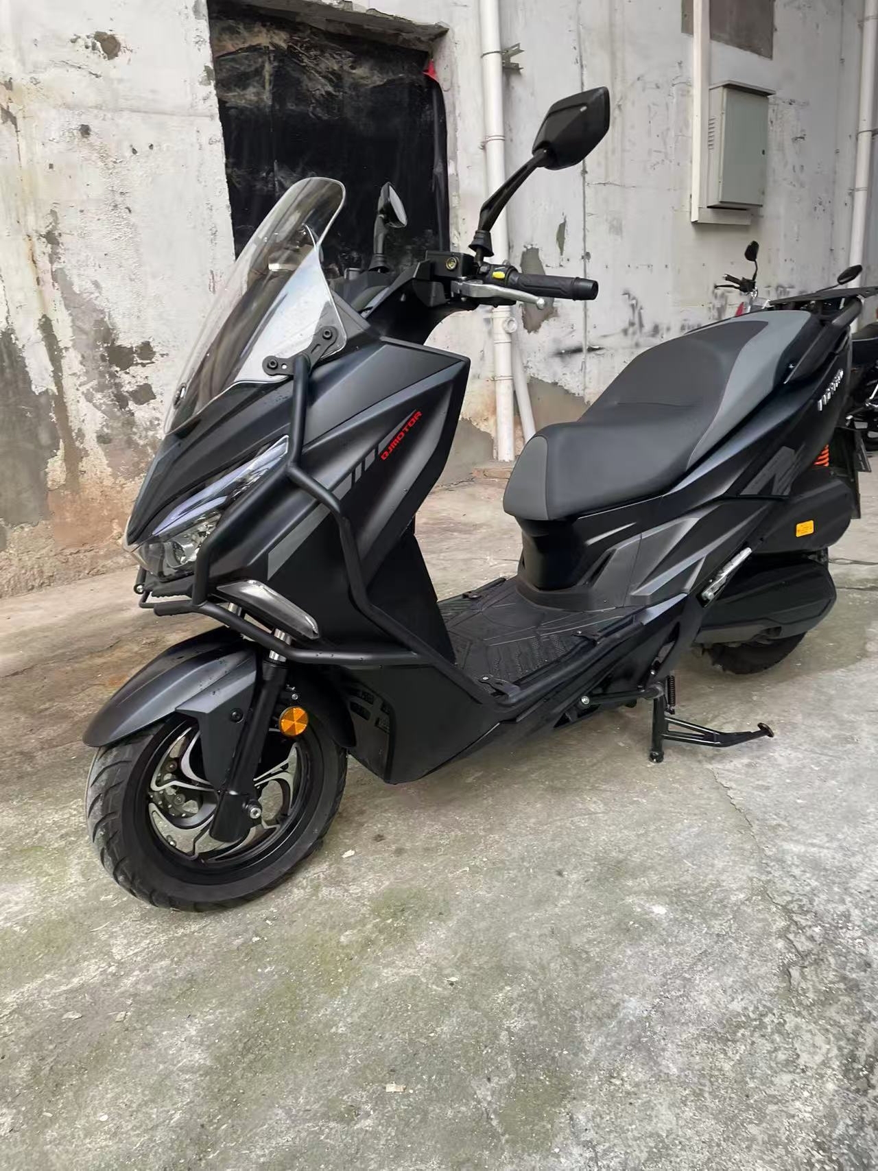 QJMOTOR 鸿250