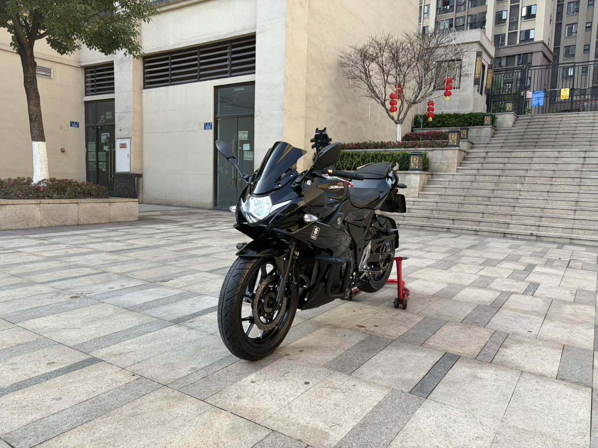 豪爵铃木 GSX250R